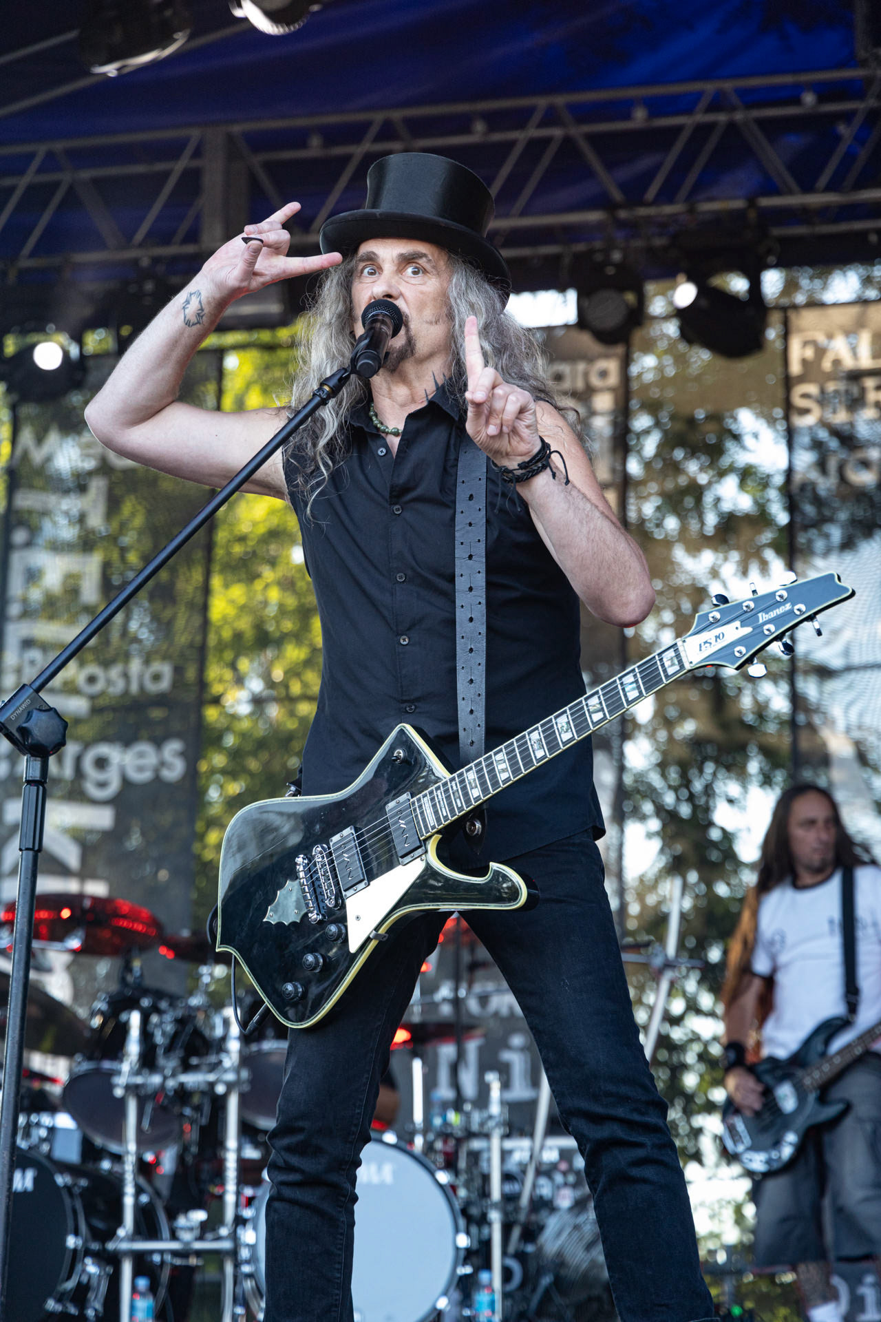 Hunter - postpandemoniczny koncert z okazji XXXV-lecia.Progresja - Gramy do Woli, Warszawa.Paweł „Drak” Grzegorczyk – wokal, gitara,Letnia Scena Progresji.fot. Andrzej Wasilkiewicz/Reporter