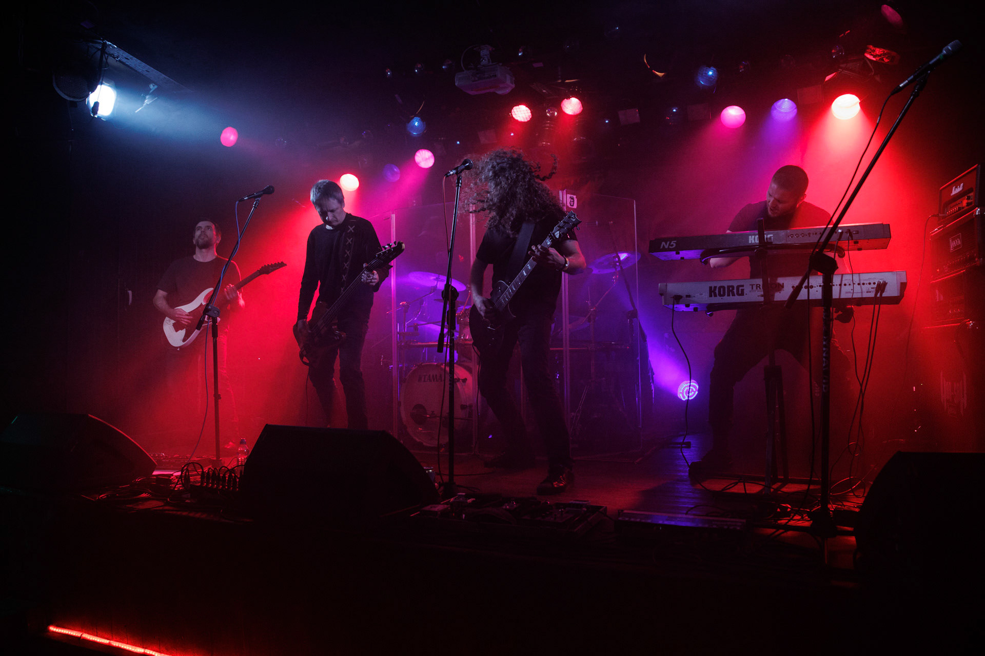Painthing - death, doom metal.Koncert Czwarta Fala MMXXII klub VooDoo Warszawa.n/z Kuba Grobelny – guitar, vocal, n/z Bartłomiej Kaczor – guitar, n/z Darek Ojdana – keys, n/z Jan Rajkow-Krzywicki – bass,n/z Tomasz Śwital – drums,Fot. Andrzej Wasilkiewicz/kaziq.com