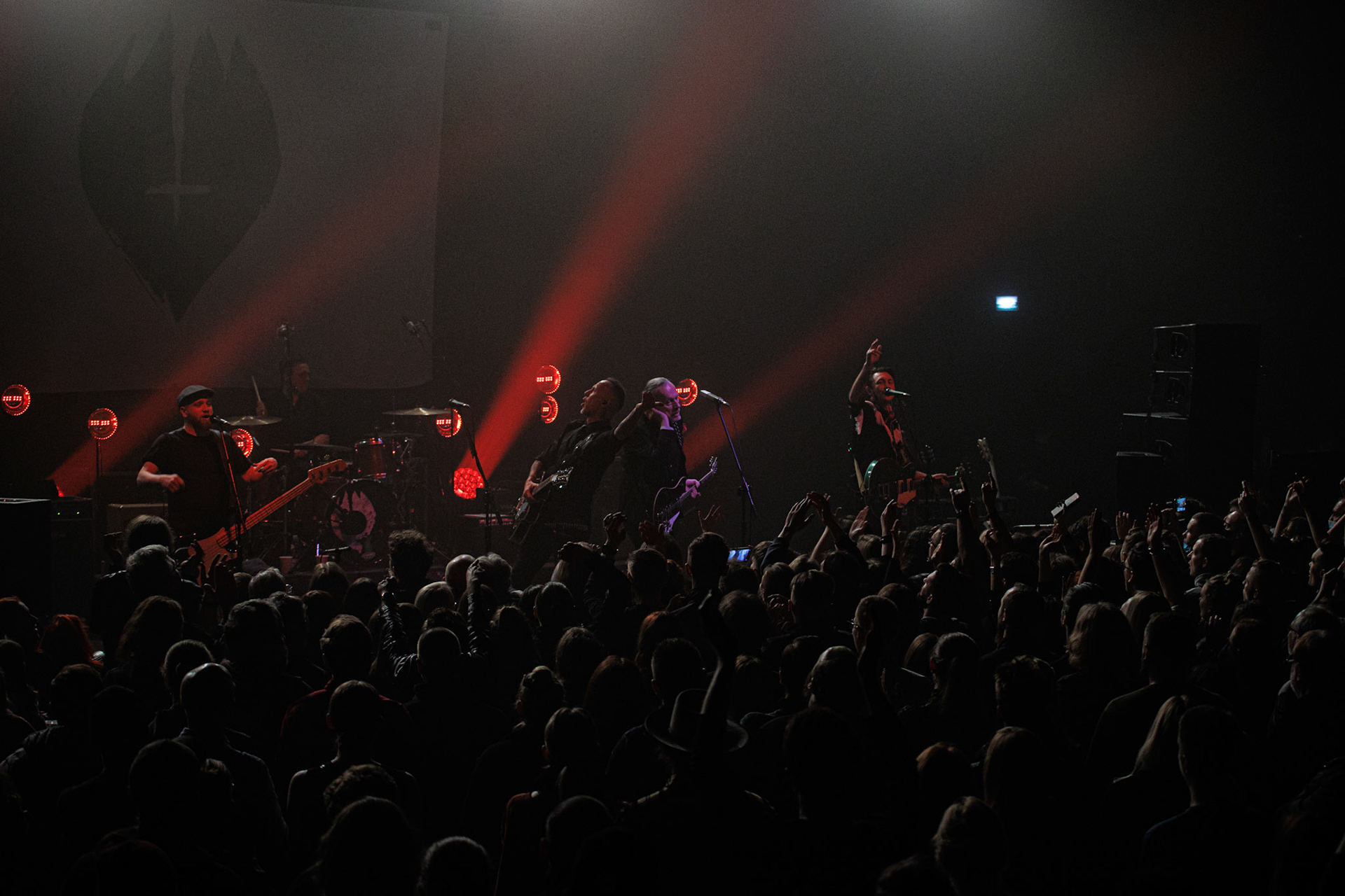 22.01.2022 koncert Me And That Man w Warszawie,Klub Progresja,n/z Adam Nergal Darski - gitara, wokal,n/z John Porter - gitara, wokal,n/z Lukasz Kumanski - perkusja,n/z Matteo Bassoli - bass, wokal,n/z Sasha Boole - gitara, wokal,Nergal znany jest z szerokich horyzontow muzycznych. Lider Behemoth nigdy nie kryl swojej sympatii do lzejszej, klimatycznej muzyki, spod znaku country, folku, bluesa. Dowodem jest zespol Me And That Man.Fot. Andrzej Wasilkiewicz/Reporter