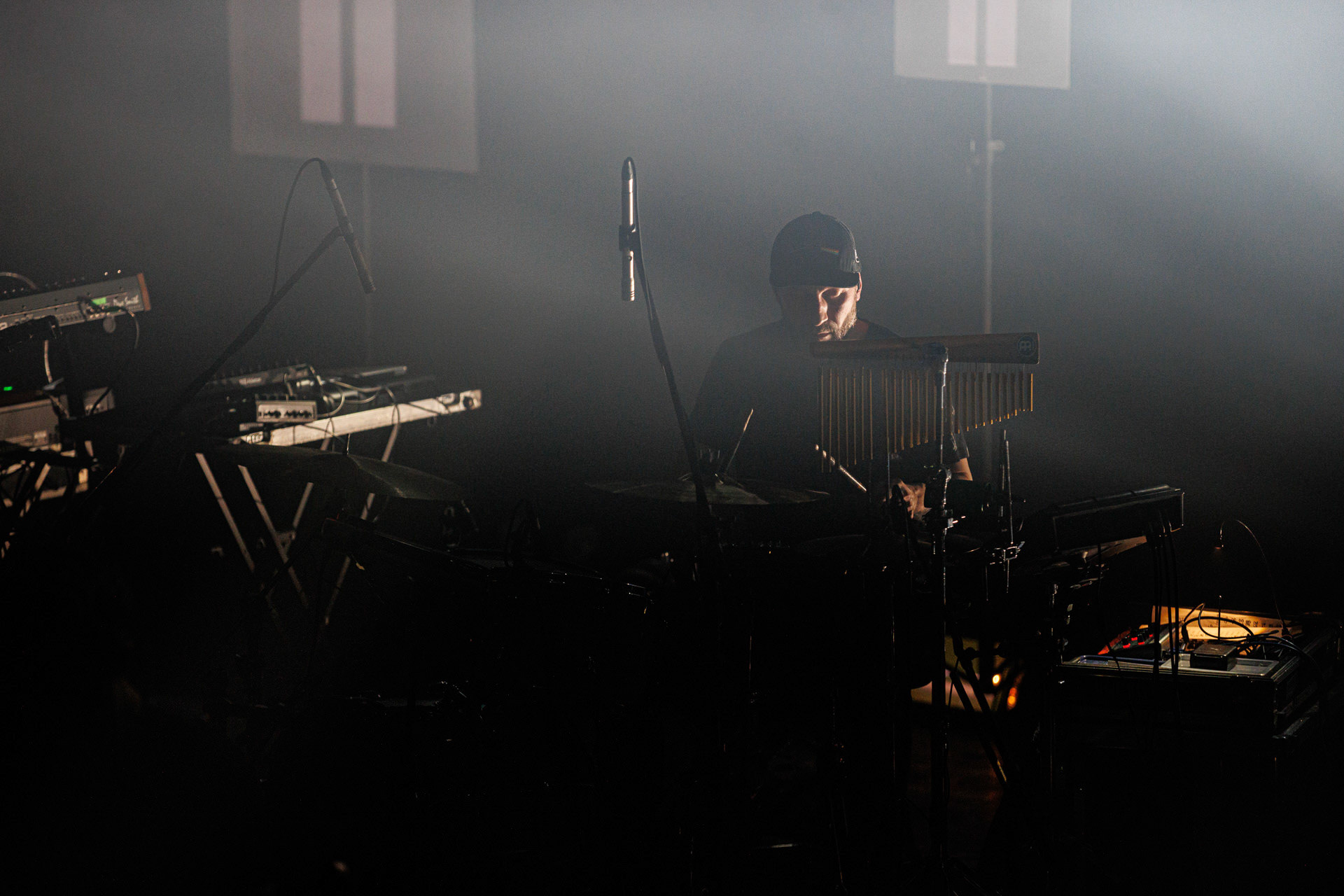 Lao Che - „Trasa Pozegnalna - No to Che”  17.11.2021 Warszawa klub Stodola.n/z Maciek „Trocki” Dzierzanowski – instrumenty perkusyjne,rock alternatywny, crossover, rock, metal, folk, piosenka aktorska, elektro, słuchowisko,fot. Andrzej Wasilkiewicz/REPORTER