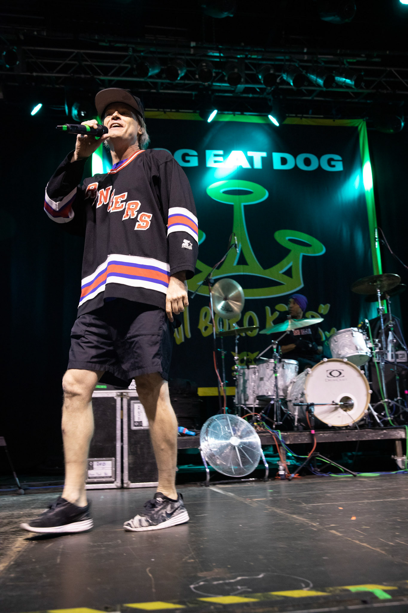 Dog Eat Dog - USA - hardcore, punkrock, rap, metal, hip hop,reggae, soul, funk,
Dave Neabore (bass), 
John Connor (vocals), 
Brandon Finley (drums) 
Roger Hämmerli (guitar)
Bozez (sax & beer)
koncert w Warszawskiej Progresji w ramach trasy 25 lat All Boro Kings zespołu Dog Eat Dog.
fot. Andrzej Wasilkiewicz/Reporter