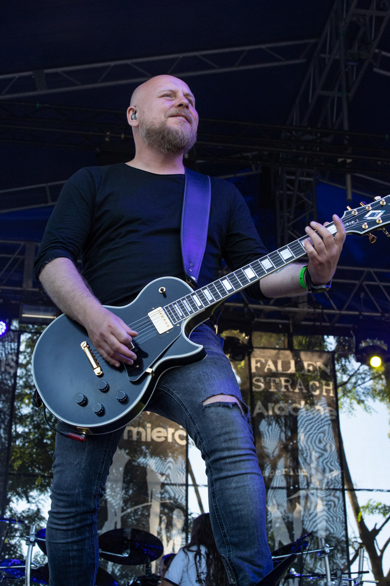 Hunter - postpandemoniczny koncert z okazji XXXV-lecia.Progresja - Gramy do Woli, Warszawa.Piotr „Pit” Kędzierzawski – gitara, Letnia Scena Progresji.fot. Andrzej Wasilkiewicz/Reporter