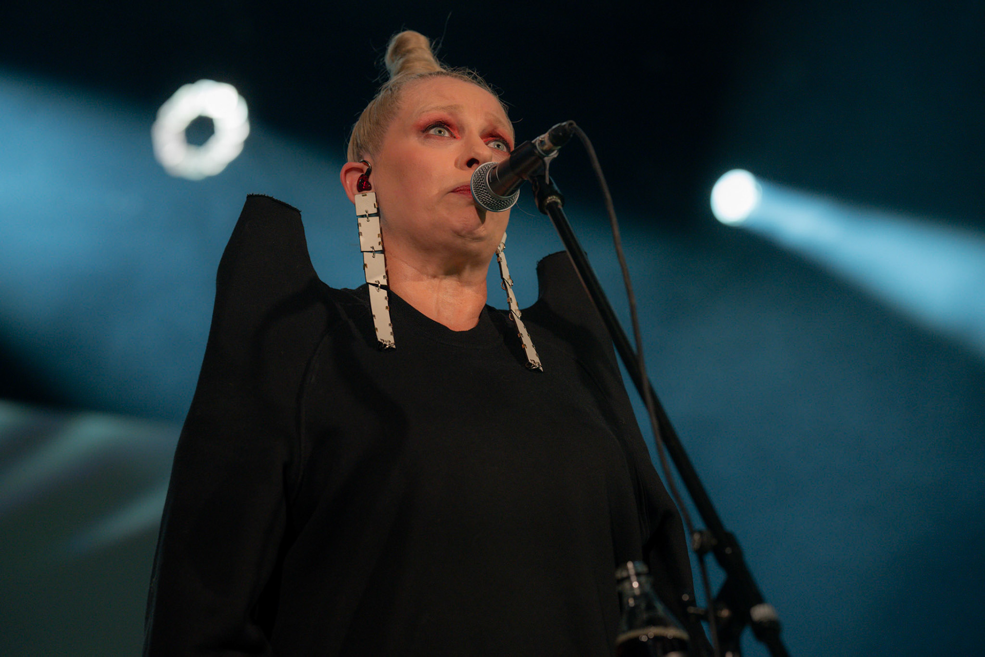 2024.03.16 NOSOWSKA klub Stodola. Koncert w ramach trasy "Widzimy sie wieczorem", promujacej najnowszy album artystki, "Degrengolada". fot. Andrzej Wasilkiewicz/Reporter
