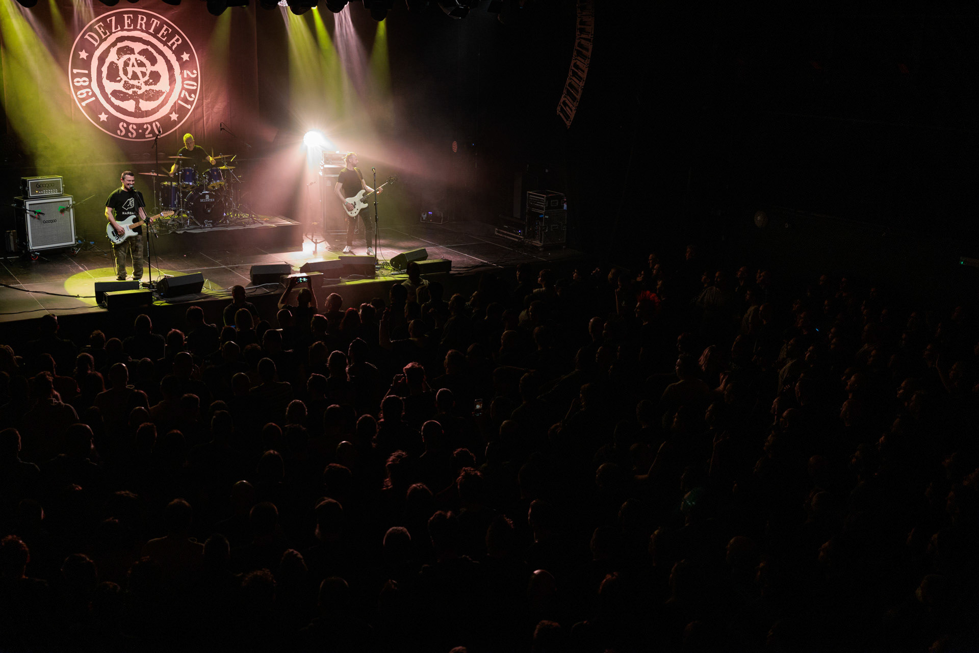 16.11.2021 Dezerter - 40 lecie,koncert Warszawa Palladium. N/z Robert Robal Matera gitara, N/z Krzysiek Grabowski perkusja,N/zJacek Chrzanowski bass, Dezerter, SS20, Punk, Punkrock, hardcore, rock.fot. Andrzej Wasilkiewicz/REPORTER