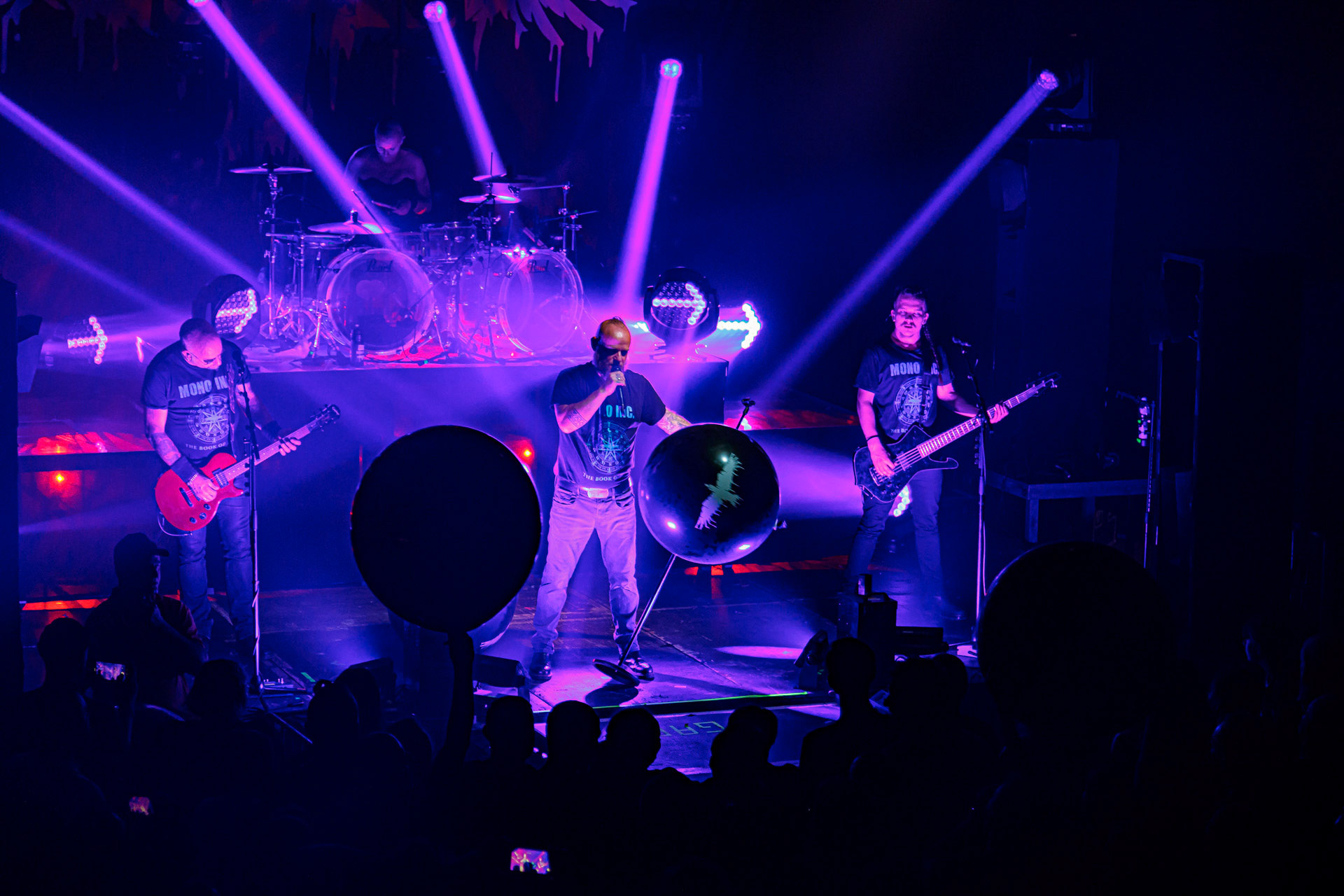 18.06.2022 - Mono Inc. zagrali w warszawskim klubie Progresja.Mono Inc. - niemiecki zespol z Hamburga wykonujący gotyckiego rocka, w składzie:Carl Fornia - git.Katha Mia - drums, Manuel Antoni - bass,Martin Engler - vocal,Gothic, industrial,  alternative, rock.Produkcja Winiary Bookings.fot. Andrzej Wasilkiewicz/kaziq.com