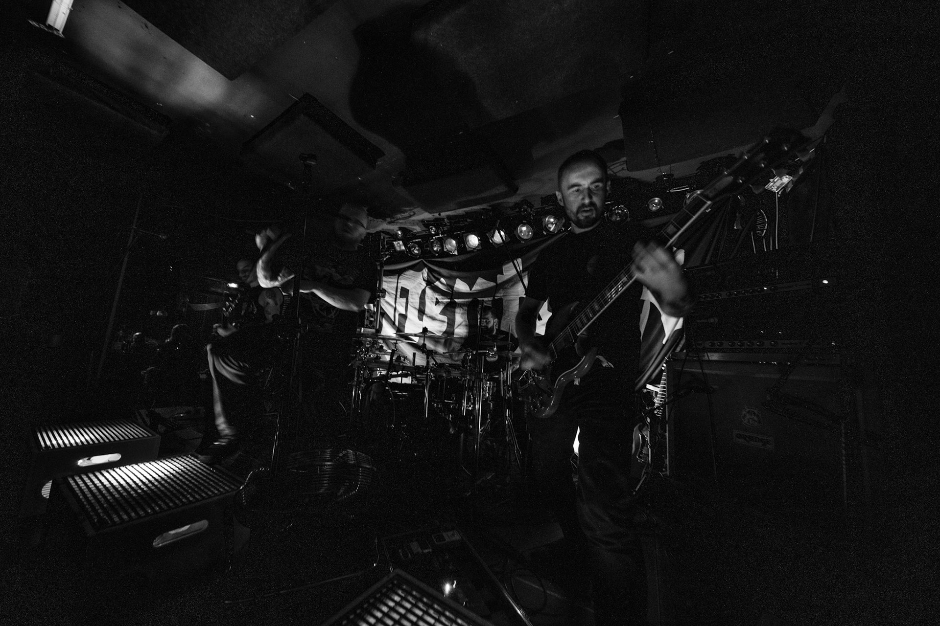 Mentor koncert w Warszawie, trasa Innowiercy Tour 2019
Black Metal Rock And Roll,
Raum's Chord - Guitar
Leviathan's Punch - Drums 
Gusion's Drone - Bass
King Of Nothing - Vocals
Knock Out Productions
fot. Andrzej Wasilkiewicz/REPORTER