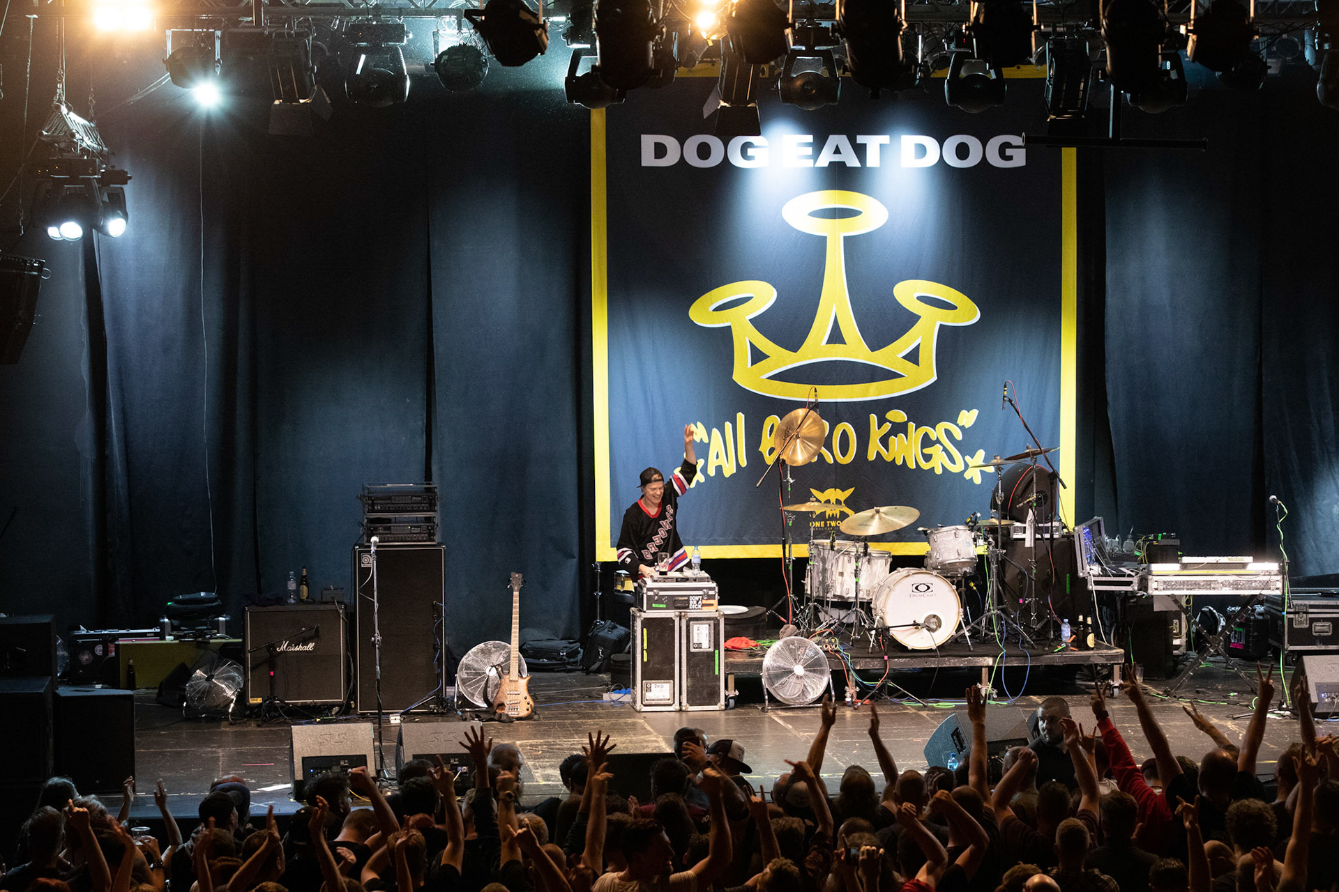 Dog Eat Dog - USA - hardcore, punkrock, rap, metal, hip hop,reggae, soul, funk,
Dave Neabore (bass), 
John Connor (vocals), 
Brandon Finley (drums) 
Roger Hämmerli (guitar)
Bozez (sax & beer)
koncert w Warszawskiej Progresji w ramach trasy 25 lat All Boro Kings zespołu Dog Eat Dog.
fot. Andrzej Wasilkiewicz/Reporter