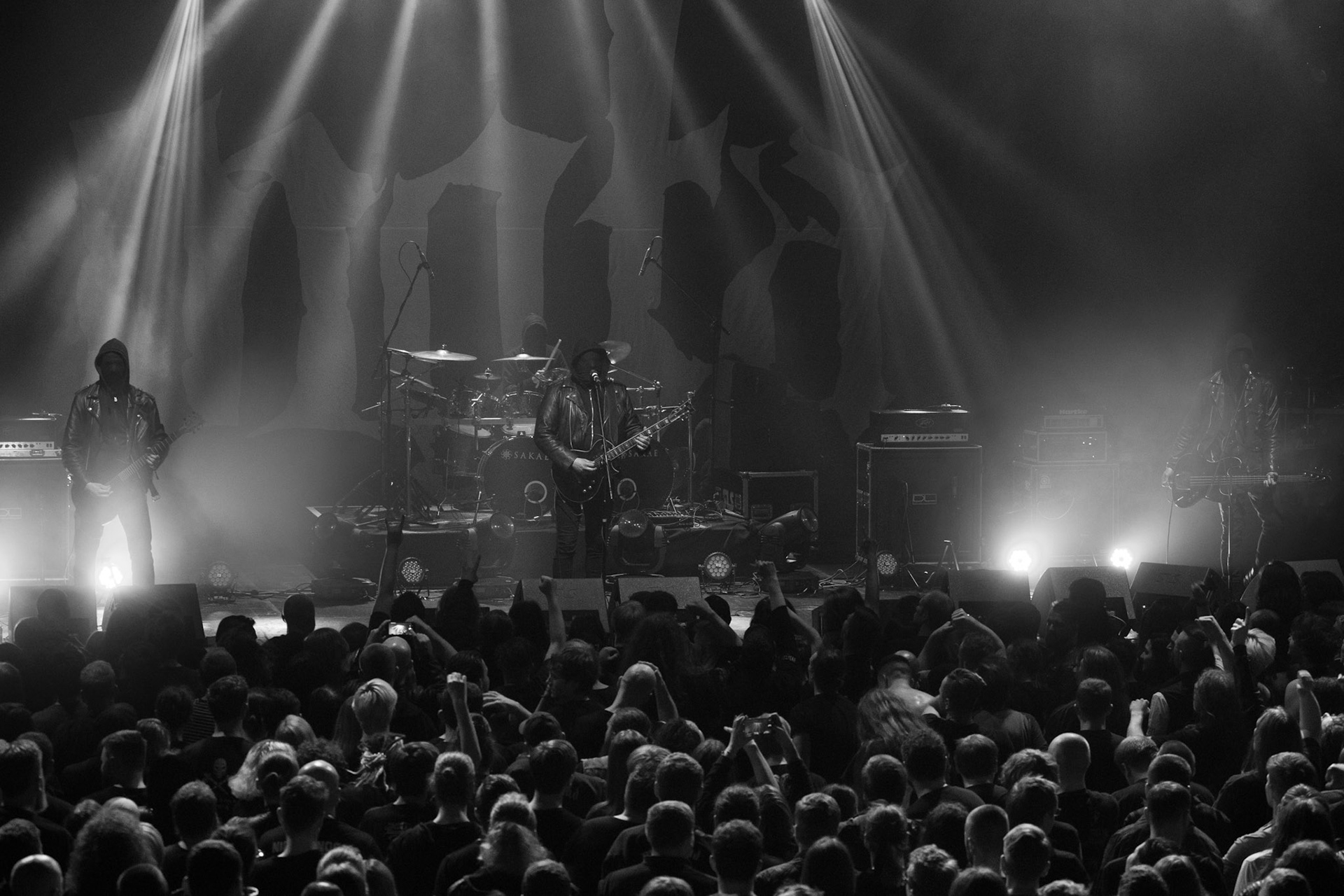 Mgła – polska grupa black metalowa powstała w Krakowie, pod przewodnictwem wokalisty i gitarzysty Mikołaja „M.” Żentary, warszawski koncert w Progresji odbył się w ramach europejskiej trasy koncertowej Mgły, organizowany przez Left Hand Sounds, metal, blackmetal,  Andrzej Wasilkiewicz/Reporter