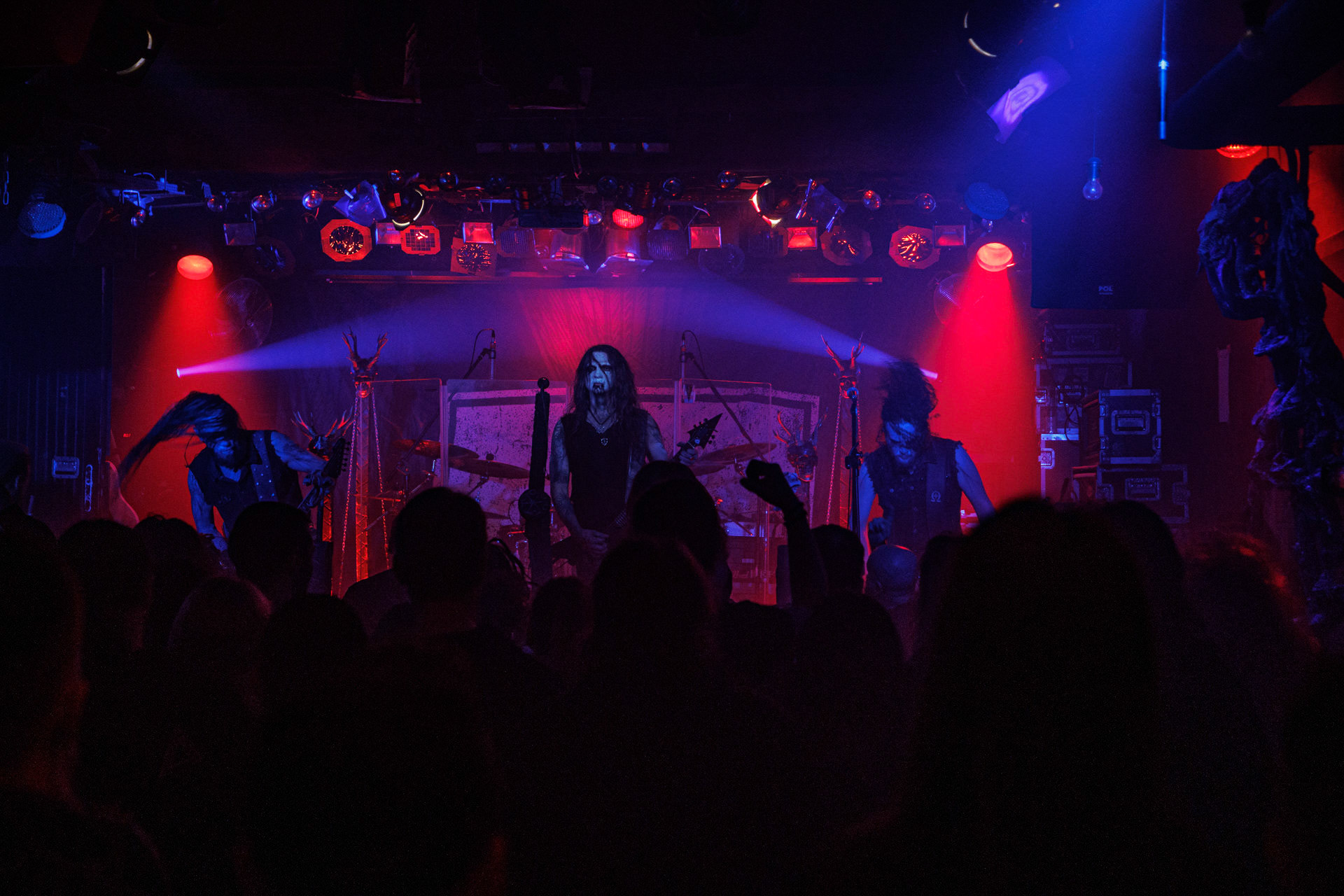 18.03.2022 HATE - INFERNALIS RESURGENTIS - Warszawski koncert zespolu HATE.Warszawski HATE, ktory promuje swoj najnowszy album zatytulowany 'Rugia' wydany 15-go pazdziernika nakladem Metal Blade Records, zapowiada przekrojowy set siegajacy korzeni zespolu. Black metal, death metal, polski metal.n/z Adam "ATF Sinner" Buszko - wokal gitara,n/z Tomasz Sadlak - gitara basowa,n/z Dominik "Domin" Prykiel - gitara,n/z Daniel Rutkowski - perkusja,fot. Andrzej Wasilkiewicz/Reporter