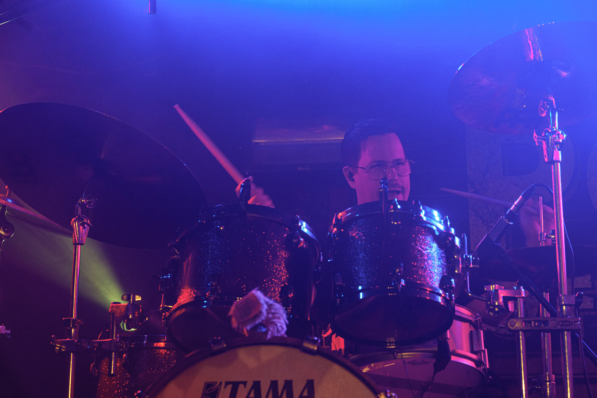 2023.09.04 Poets of the Fall - Warszawa, klub Proxima. To już 20 lat od kiedy rockowy zespół Poets of the Fall odnosi sukcesy na międzynarodowej scenie. Z tej okazji zespół wyrusza w trasę jubileuszową, która obejmie też Polskę. Grupa zagrała w warszawskiej Proximie 4 września 2023 roku. Produkcja Fource.pl  fot. Andrzej Wasilkiewicz/kaziq.com