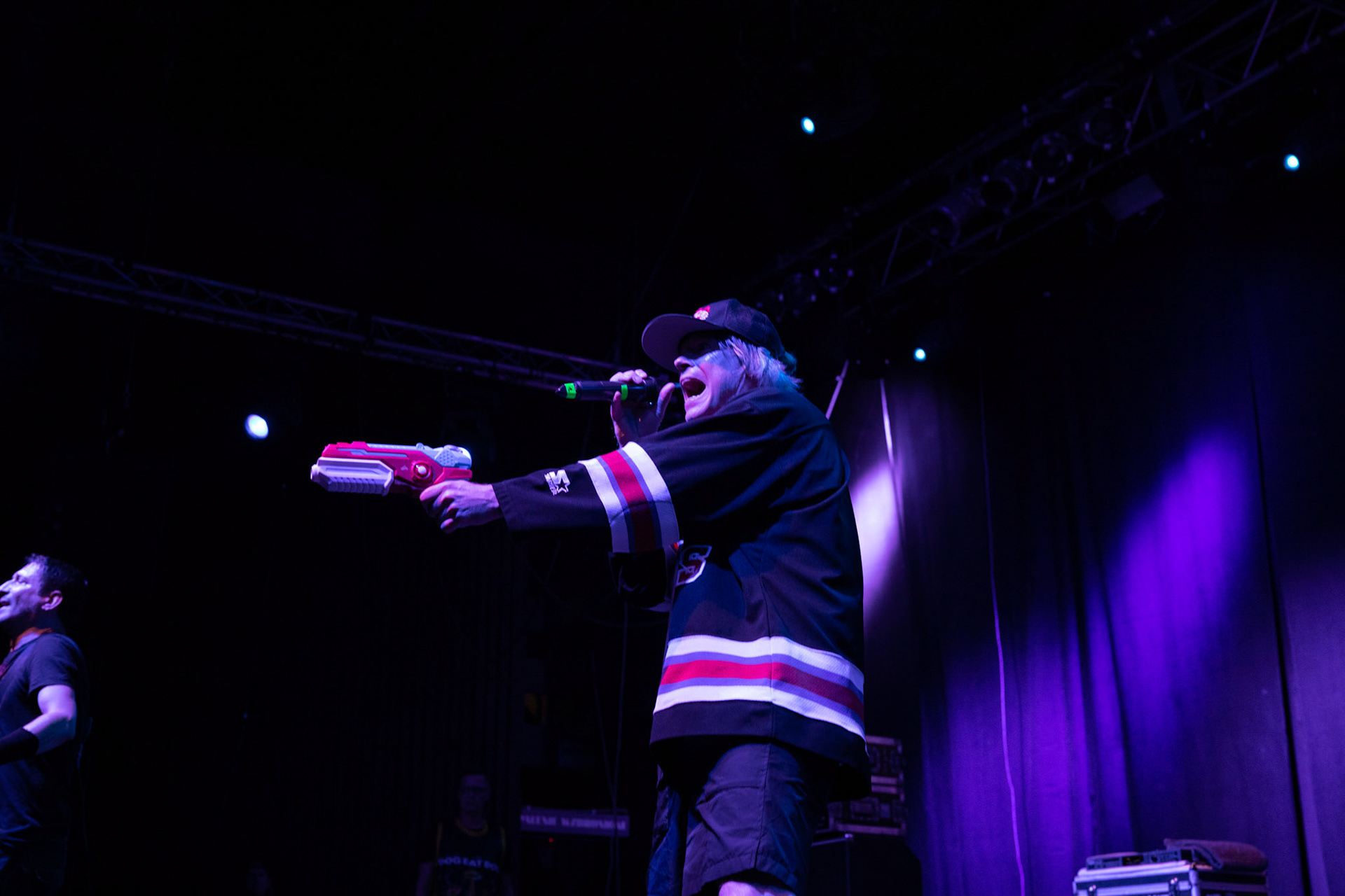 Dog Eat Dog - USA - hardcore, punkrock, rap, metal, hip hop,reggae, soul, funk,
Dave Neabore (bass), 
John Connor (vocals), 
Brandon Finley (drums) 
Roger Hämmerli (guitar)
Bozez (sax & beer)
koncert w Warszawskiej Progresji w ramach trasy 25 lat All Boro Kings zespołu Dog Eat Dog.
fot. Andrzej Wasilkiewicz/Reporter