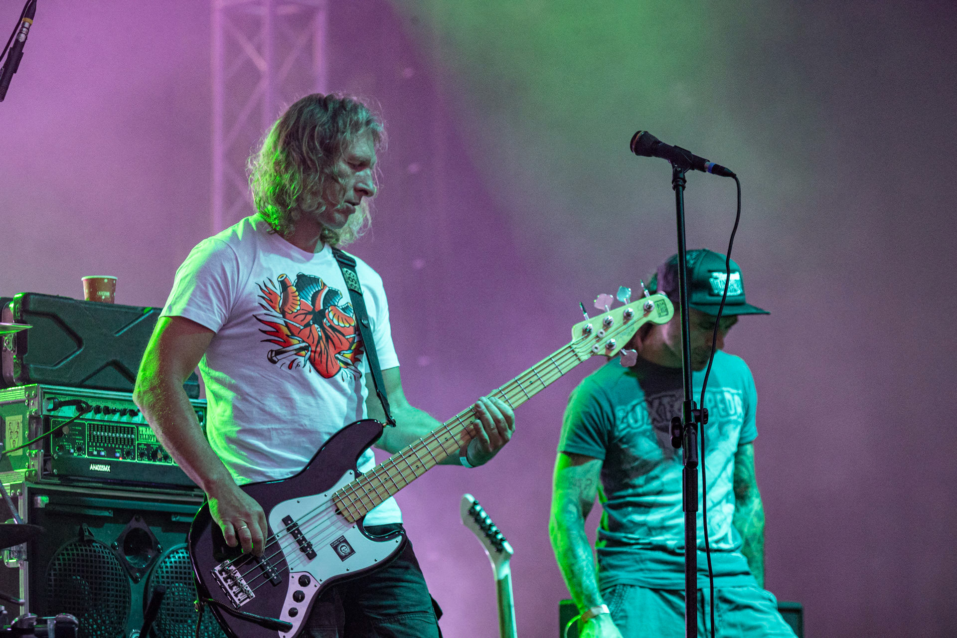 Koncert Luxtorpeda 10 urodziny. Warszawa Progresja.Gramy do Woli.n/z.Przemysław „Hans” Frencel – wokal, rapn/z.Krzysztof „Kmieta” Kmiecik – gitara basowaFot. Andrzej kaziq Wasilkiewicz/Reporter