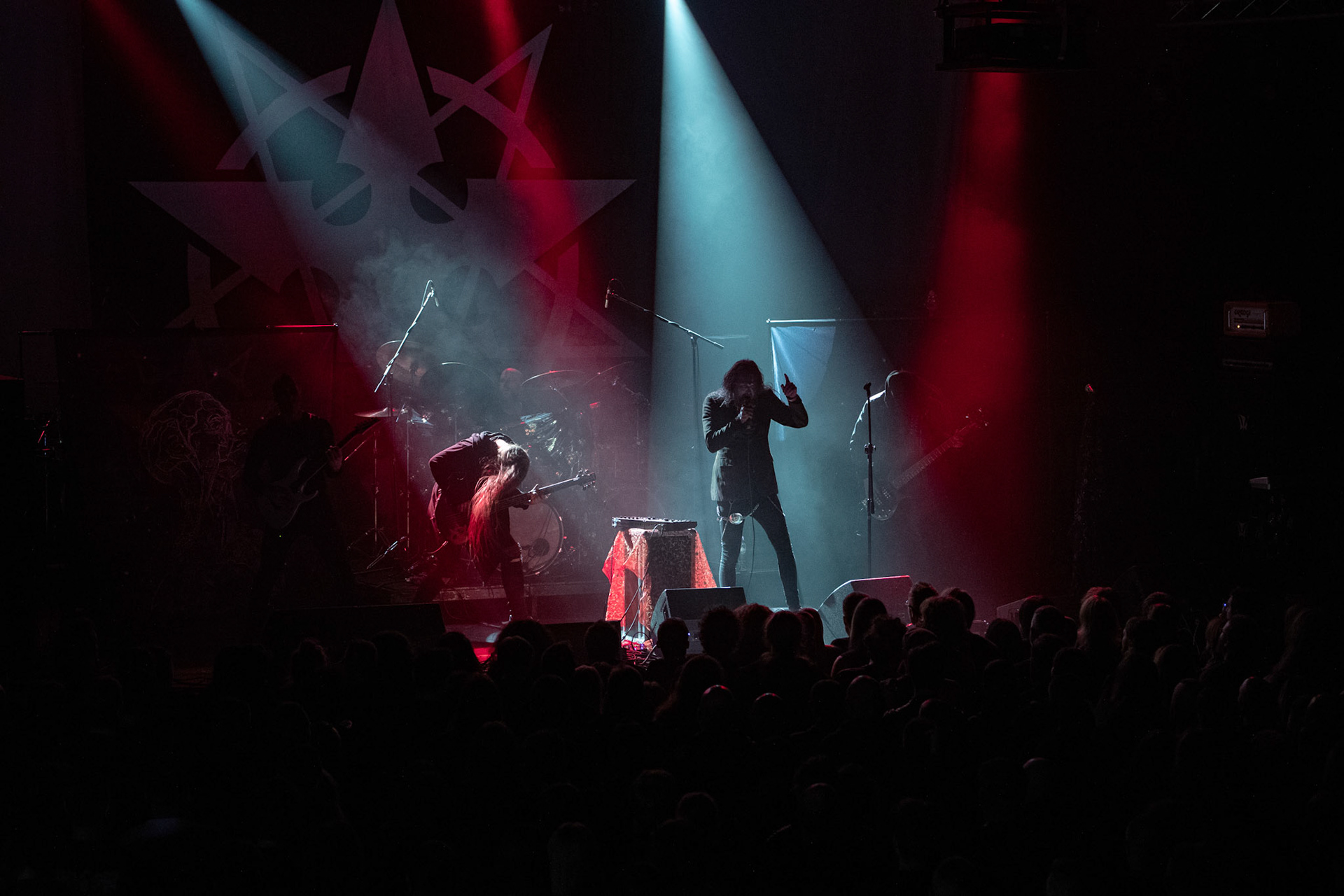 15.12.2019 koncert norweskiego zespołu Dødheimsgard, Merry Christless 2019, Warszawa Klub Progresja,
zespół Vicotnika - Yusaf Parvez, alternatywny metal, industrial metal,
n/z Yusaf "Vicotnik" Parvez - gitara, śpiew,
n/z Lars-Emil Måløy - gitara basowa,
n/z Tommy Thunberg - gitara,
n/z Øyvind Myrvoll - perkusja,
New Aeon Musick, Knock Out Productions
fot. Andrzej Wasilkiewicz/REPORTER