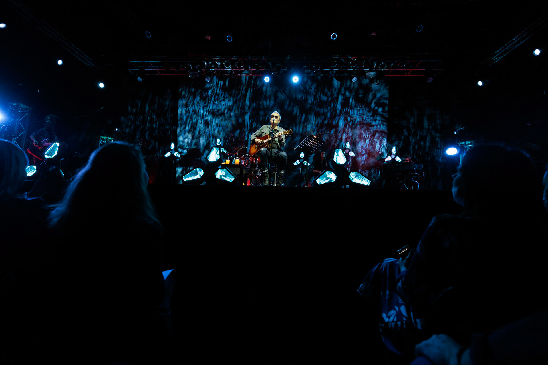 20.02.2022 Wilki 30lat akustycznie - Mija okragle 30 lat od czasu wydania debiutanckiej plyty “Wilki”.Koncert w warszawskiej Progresji. n/z Robert Gawlinskifot. Andrzej Wasilkiewicz/Reporter