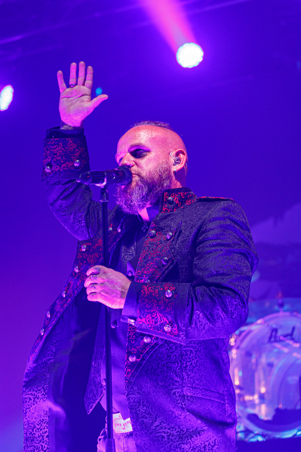 18.06.2022 - Mono Inc. zagrali w warszawskim klubie Progresja.Mono Inc. - niemiecki zespol z Hamburga wykonujący gotyckiego rocka, w składzie:Carl Fornia - git.Katha Mia - drums, Manuel Antoni - bass,Martin Engler - vocal,Gothic, industrial,  alternative, rock.Produkcja Winiary Bookings.fot. Andrzej Wasilkiewicz/kaziq.com