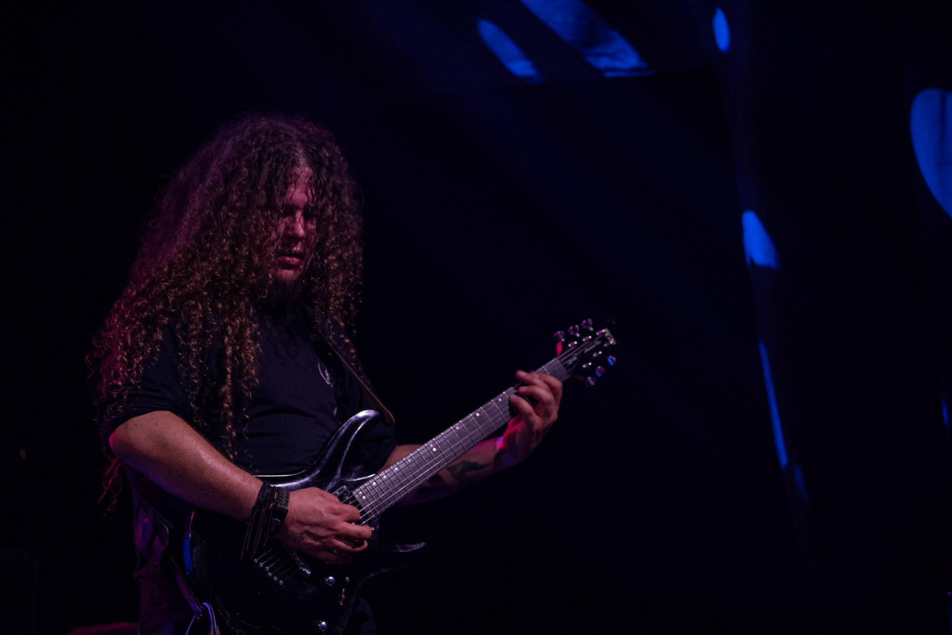 12.09.2021 - KAT i Roman Kostrzewski - koncert "Do zobaczenia w piekle" Wroclaw, Centrum Koncertowe A2.  Jacek Hiro – gitara,fot. Andrzej kaziq Wasilkiewicz