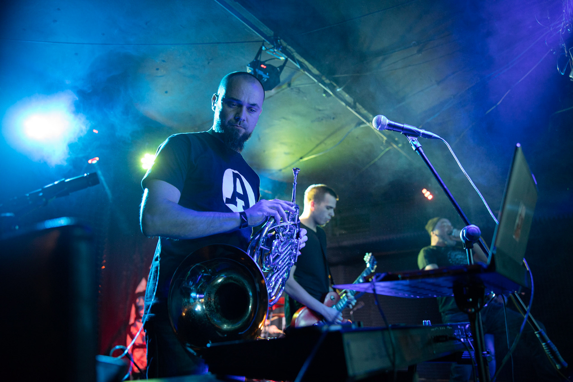 Armia - punk rock, hardcore,
Tomasz Budzyński - głos,
Stanisław Budzyński - gitara,
Jakub Bartoszewski - waltornia, instrumenty klawiszowe,
Amadeusz Kaźmierczak - perkusja,
Darek Budkiewicz - gitara basowa,
fot. Andrzej kaziq Wasilkiewicz