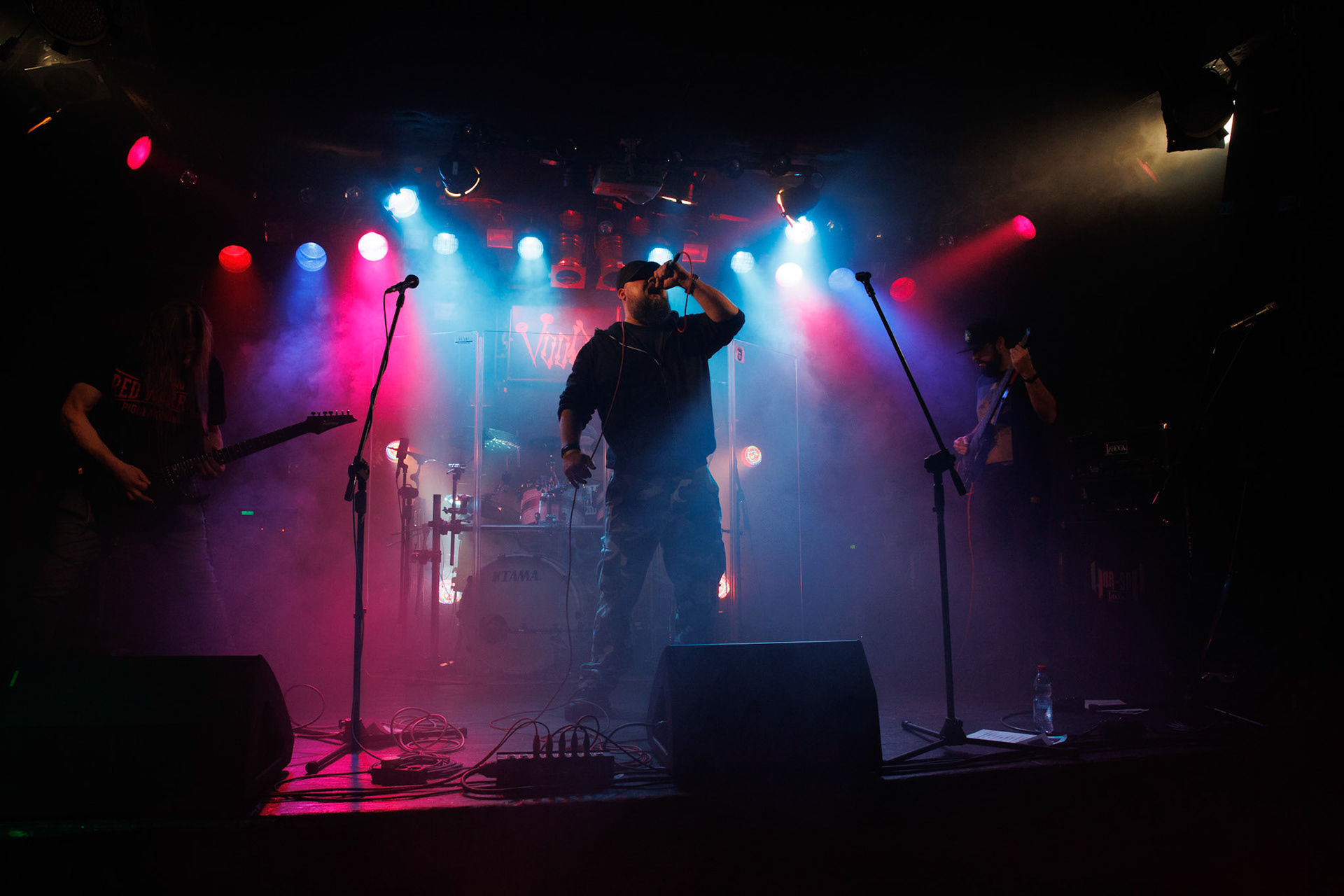 8.01.2022 Symetria - groove, death metal.Koncert Czwarta Fala MMXXII klub VooDoo Warszawa.Fot. Andrzej Wasilkiewicz/Reporter