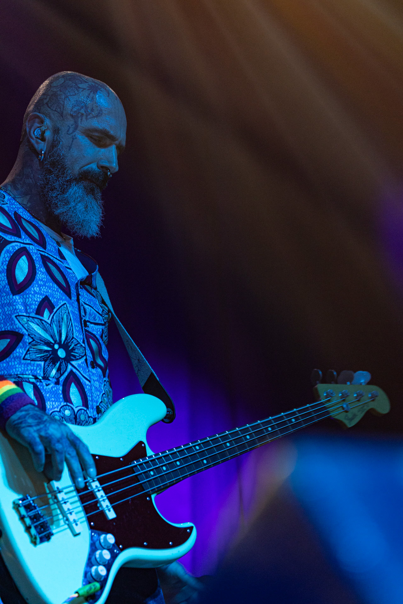 30.08.2022 Fundacja Bezpieczne Niebo wraz z klubem Progresja serdecznie zapraszają na specjalny koncert charytatywny dla Szymona Stankiewicza, który walczy z nowotworem.KonstelacjeKonstelacje to warszawski skład, który właśnie wchodzi na rynek ze swoją debiutancką płytą “Poza Horyzont”. Zespół miesza różne style, tworząc własną tożsamość, krążącą wokół klimatów Deftones i melancholii rocka z lat 90′. W sieci dostępne są już 4 single z nadchodzącego albumu. Organizacja Progresja i Fundacja Bezpieczne Niebo. fot. Andrzej Wasilkiewicz/kaziq.com