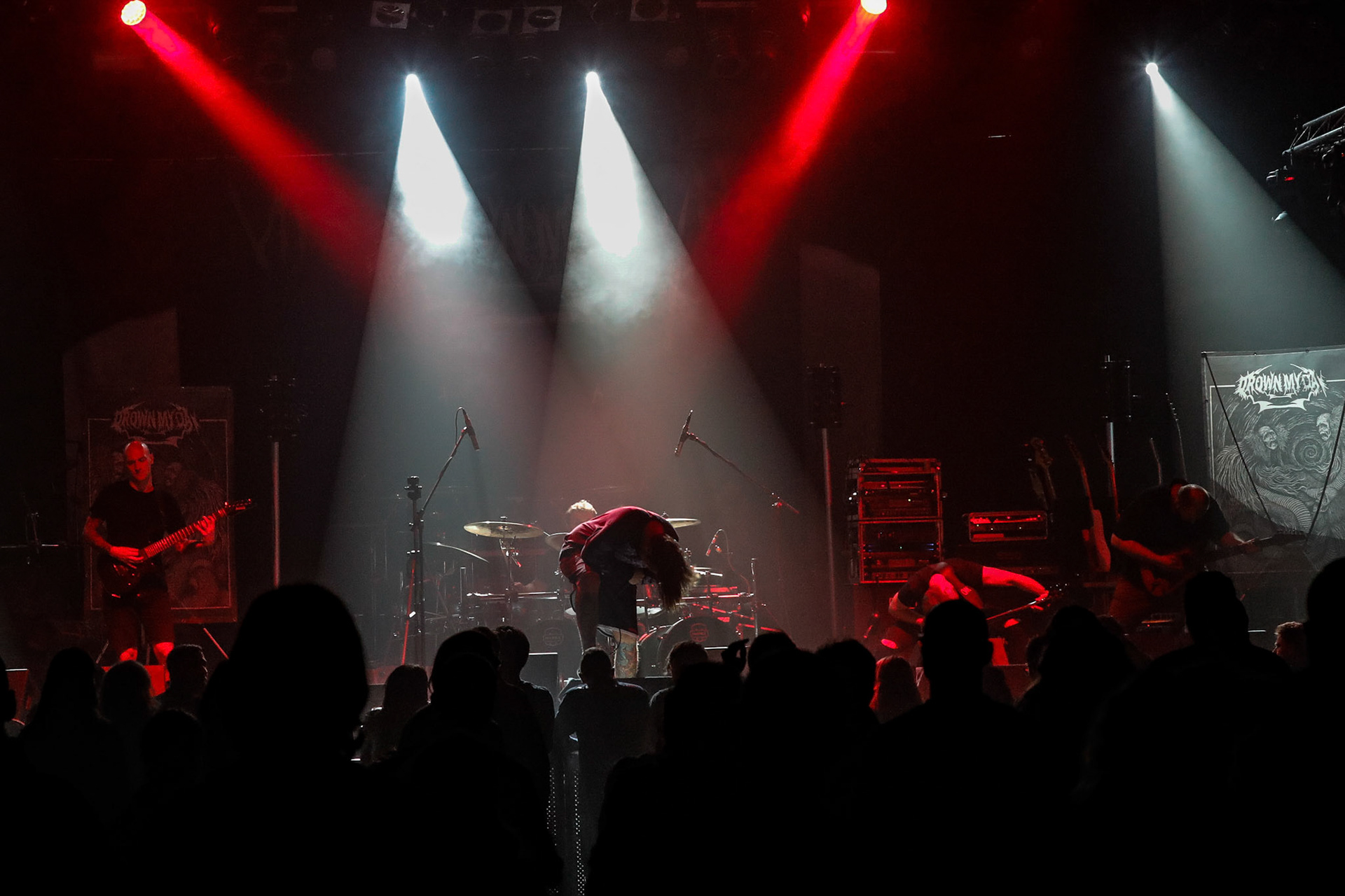 30.11.2018 Knock Out Tour 2018 - Warszawa Progresja - DROWN MY DAY deathcore, metalcore, death metal, 

Maciek "Groov" Korczak wokal, 
Arkadiusz Antosz gitara basowa, 
Sergiusz Smolnicki gitara, 
Sławomir Wojtas gitara, 
Kuba Homik perkusja, fot. Andrzej Wasilkiewicz/Reporter