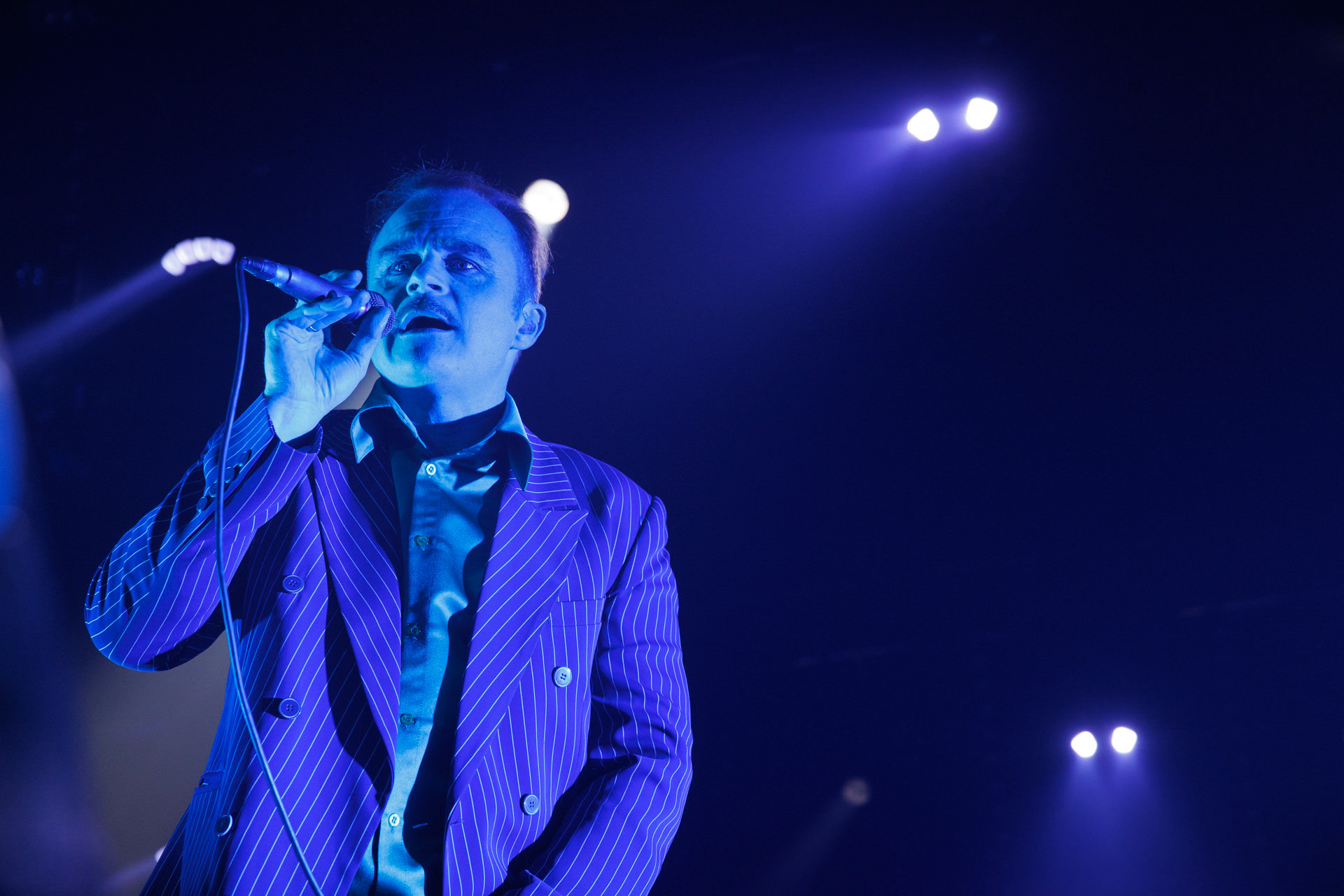 18.12.2021 Karas Rogucki - koncert klub Stodoła - Warszawan/z Piotr Rogucki - wokal gitara,Alternatywny pop, Kayax, Ostatni bastion romantyzmu, fot. Andrzej Wasilkiewicz/Reporter