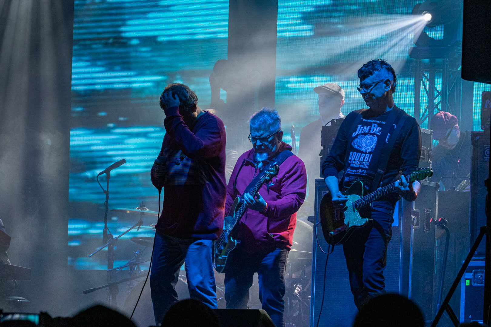 KULT - koncert w ramach Pomaranczowej Trasy 2020 - MUZYCZNA SYRENKA. 9 pazdziernika 2020, Warszawa, Stadion Syrenki. n/z. Kazik Staszewski wokal, n/z. Piotr Morawiec gitara, n/z. Ireneusz Werenski bas, Rock, rock progresywny, rock alternatywny, punk, nowa fala.fot. Andrzej kaziq Wasilkiewicz/Reporter