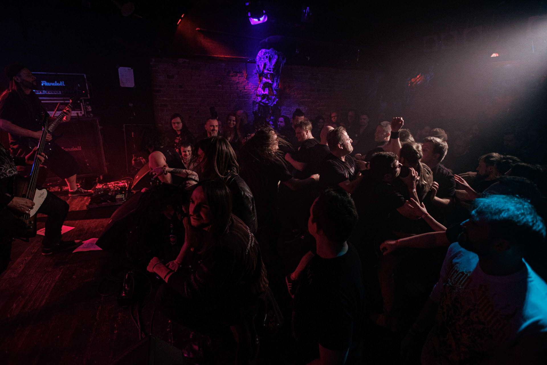 18.03.2022 VIRGIN SNATCH - INFERNALIS RESURGENTIS - Warszawski koncert zespolu VIRGIN SNATCH,thrash metal, death metal,n/z Lukasz "Zielony" Zielinski wokal w pogo.fot. Andrzej Wasilkiewicz/Reporter