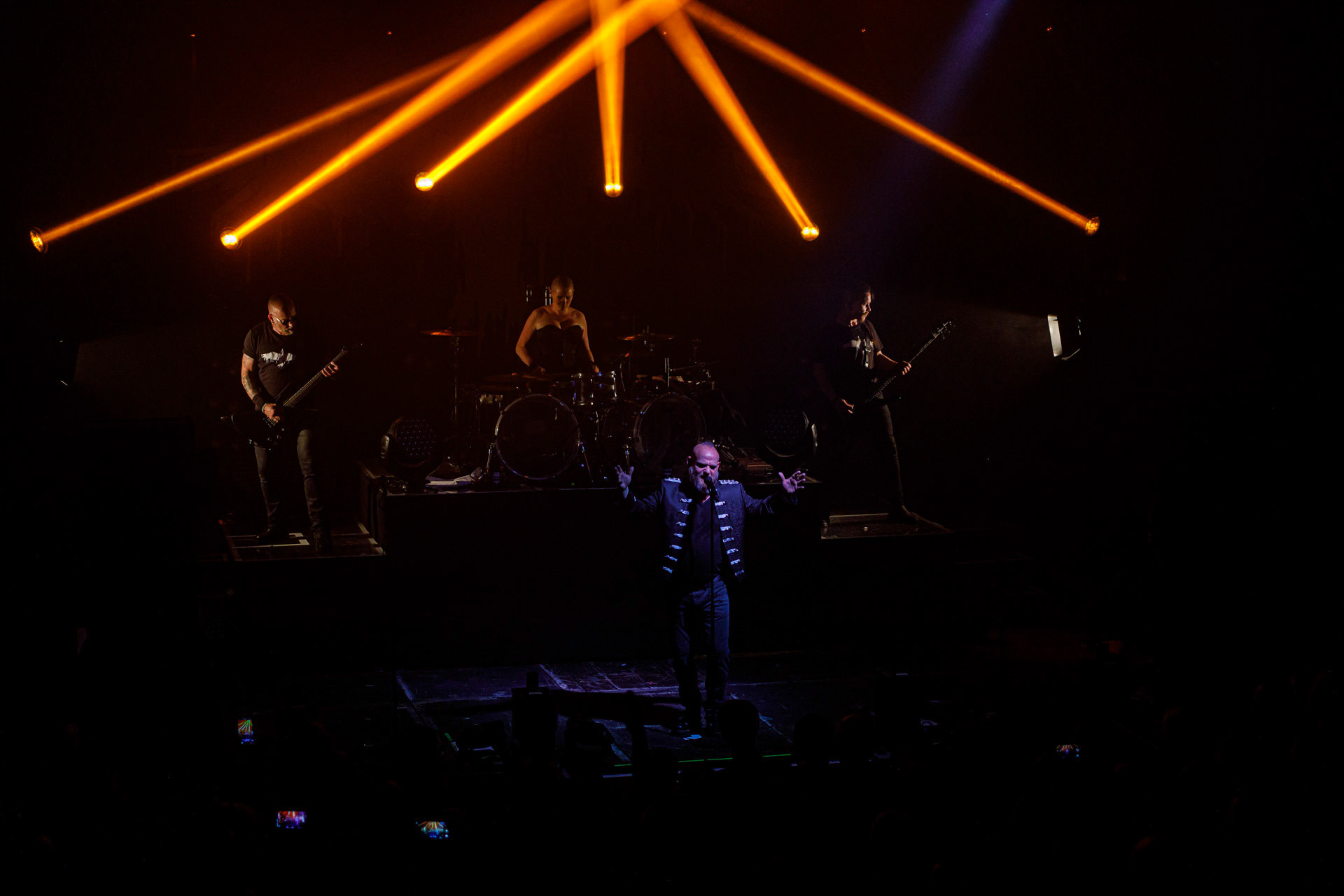 18.06.2022 - Mono Inc. zagrali w warszawskim klubie Progresja.Mono Inc. - niemiecki zespol z Hamburga wykonujący gotyckiego rocka, w składzie:Carl Fornia - git.Katha Mia - drums, Manuel Antoni - bass,Martin Engler - vocal,Gothic, industrial,  alternative, rock.Produkcja Winiary Bookings.fot. Andrzej Wasilkiewicz/kaziq.com