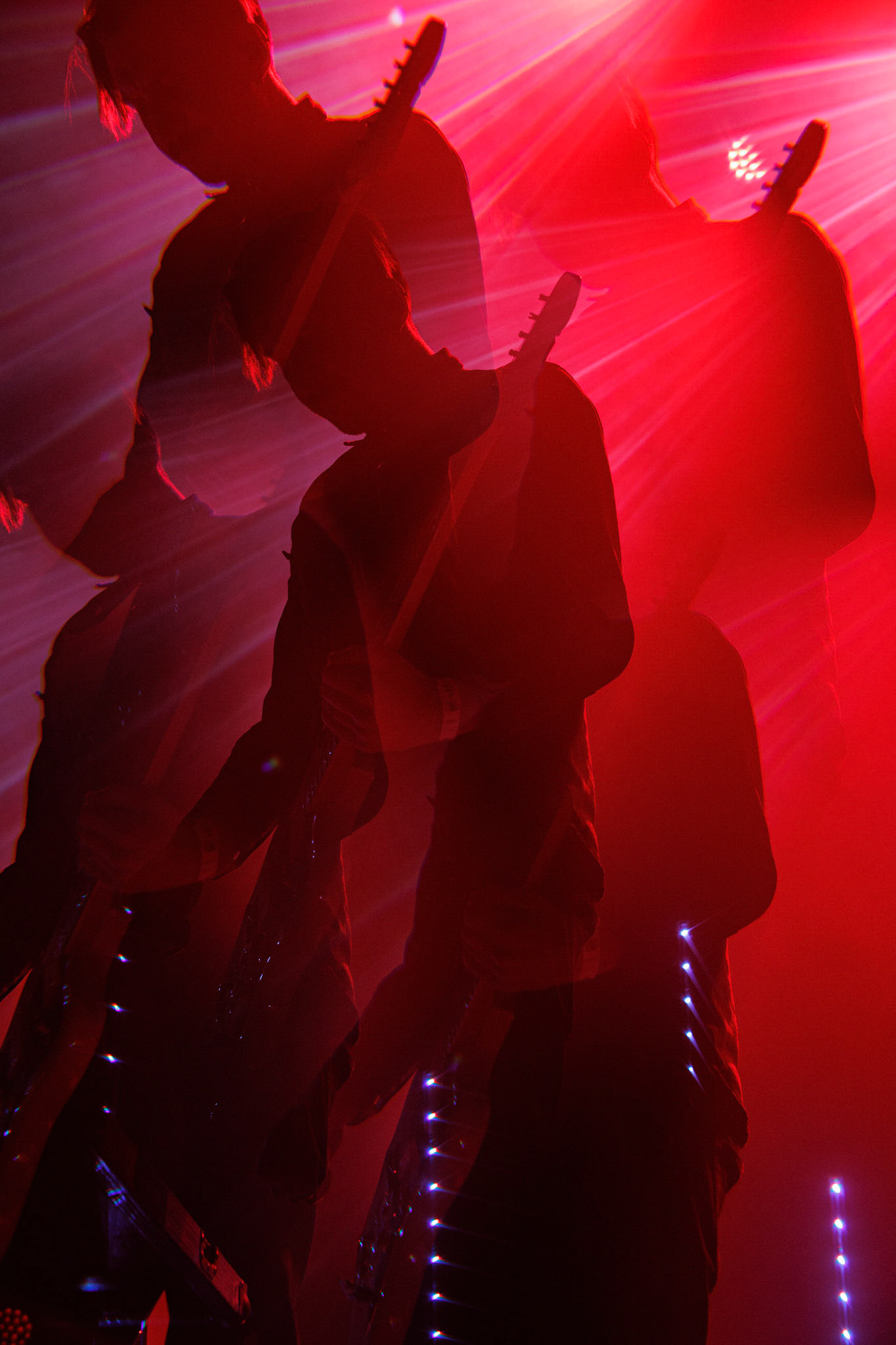 27.11.2021 TIDES FROM NEBULA koncert, Warszawa klub Progresja,Knock Out Productions, Mystic Production,Post-rock, muzyka alternatywna, progresywny rock.n/z Maciej Karbowski – gitara, instrumenty klawiszowen/z Przemek Weglowski – gitara basowan/z Tomasz Stolowski – perkusjaFot. Andrzej Wasilkiewicz/Reporter