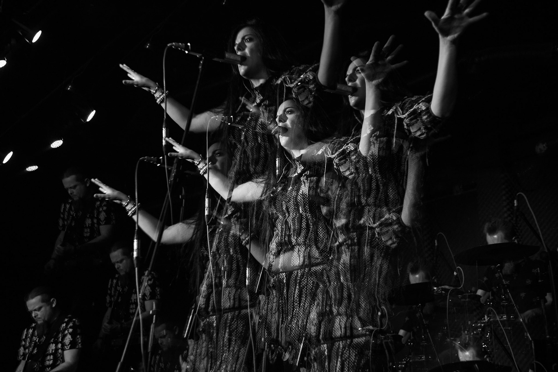 Hetane - rock alternatywny, trip-hop, muzyka elektroniczna,
MAGDA OLEŚ - wokale, teksty,
ŁUKASZ /JELEŃ/ POL - gitara, klawisze, elektronika,
REM KARPIENKO - bass,
MICHAŁ LANGE- perkusja,
Warszawa, klub Potok Drugi Dom Ludzi Rocka,
fot. Andrzej kaziq Wasilkiewicz