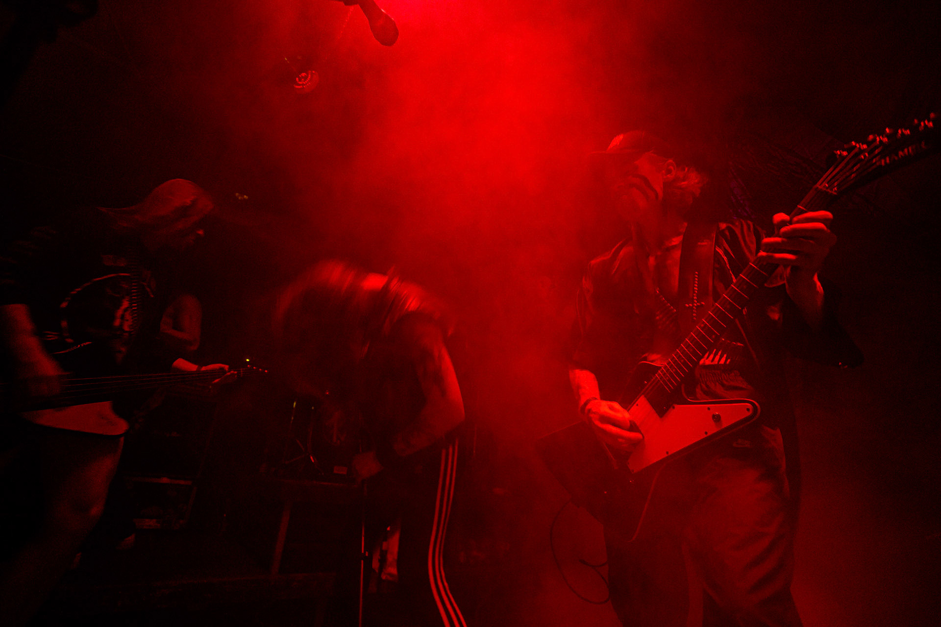 TRUCHŁO STRZYGI (black punk), Gwiezdny Demon - release show,w składzie:Gambit - wokalP. - gitara/wokalAlkatraz - gitara/wokalKaczor - garyMadness - bass/wokalPanass - bass/wokalGolem - nosferatu/wokalCzarownice - tba/wokalChłopaki z baraków polskiego metalu, rozpędzona maszyna do robienia grubego melanżu, gwiezdne trupy, kreatury obrzydlistwa i martwi decydenci podziemia. Prawdopodobnie pierwszy i ostatni raz zagrają całego Demona na żywo, a Ty mordeczko będziesz miał o czym kolegom przy wódce opowiadać.Produkcja Left Hand Soundsfot. Andrzej Wasilkiewicz/kaziq.com