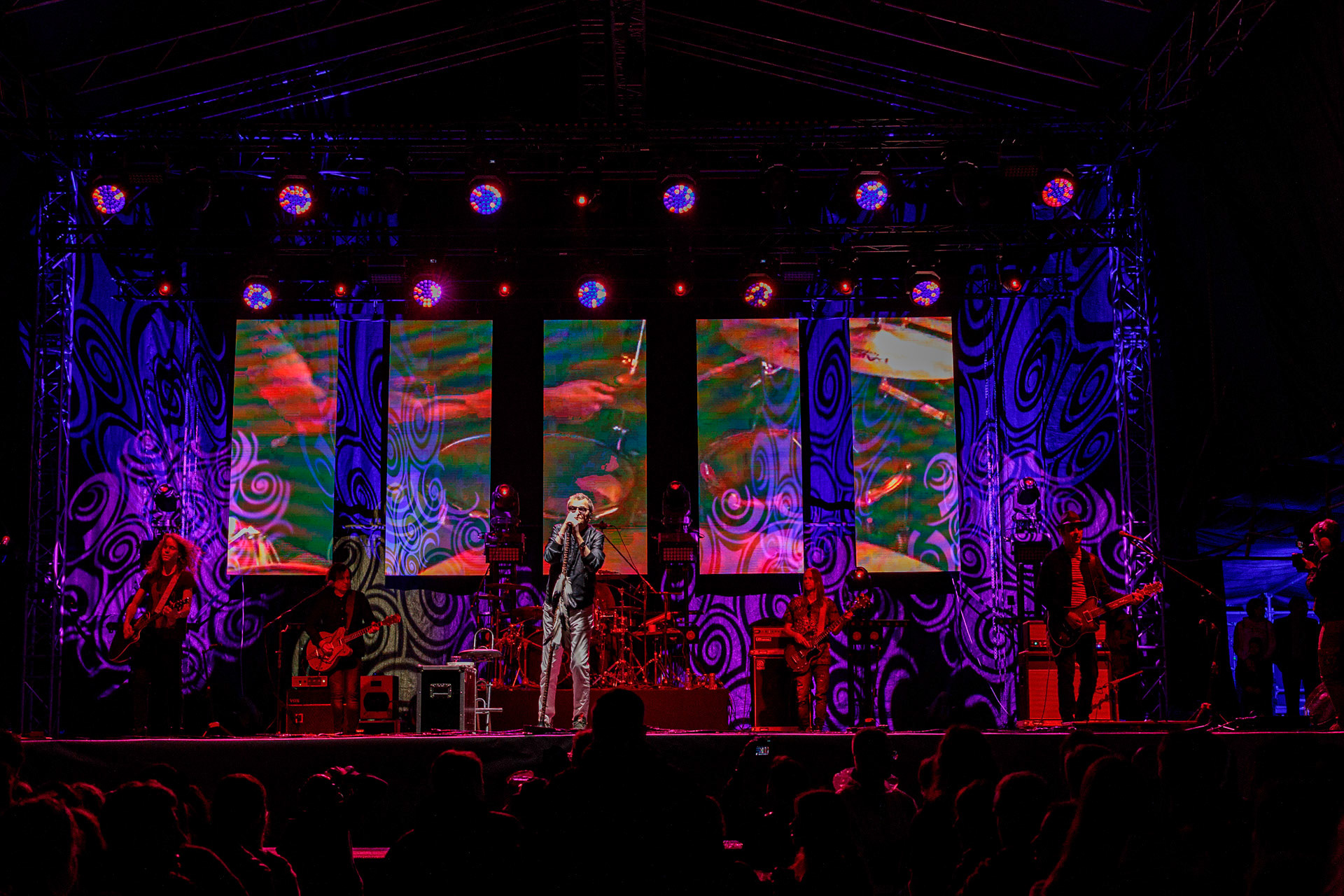 13.05.2022 Wilki Juwenalia Politechniki Warszawskiejn/z Robert Gawlinski – wokal,n/z Beniamin Gawlinski – gitara, n/z Emanuel Gawlinski – gitara basowa,n/z Mikis Cupas – gitara,n/z Maciej Gladysz – gitara,n/z Adam Kram – perkusja,rock, pop, polski rock, art rock, fot. Andrzej Wasilkiewicz/Reporter