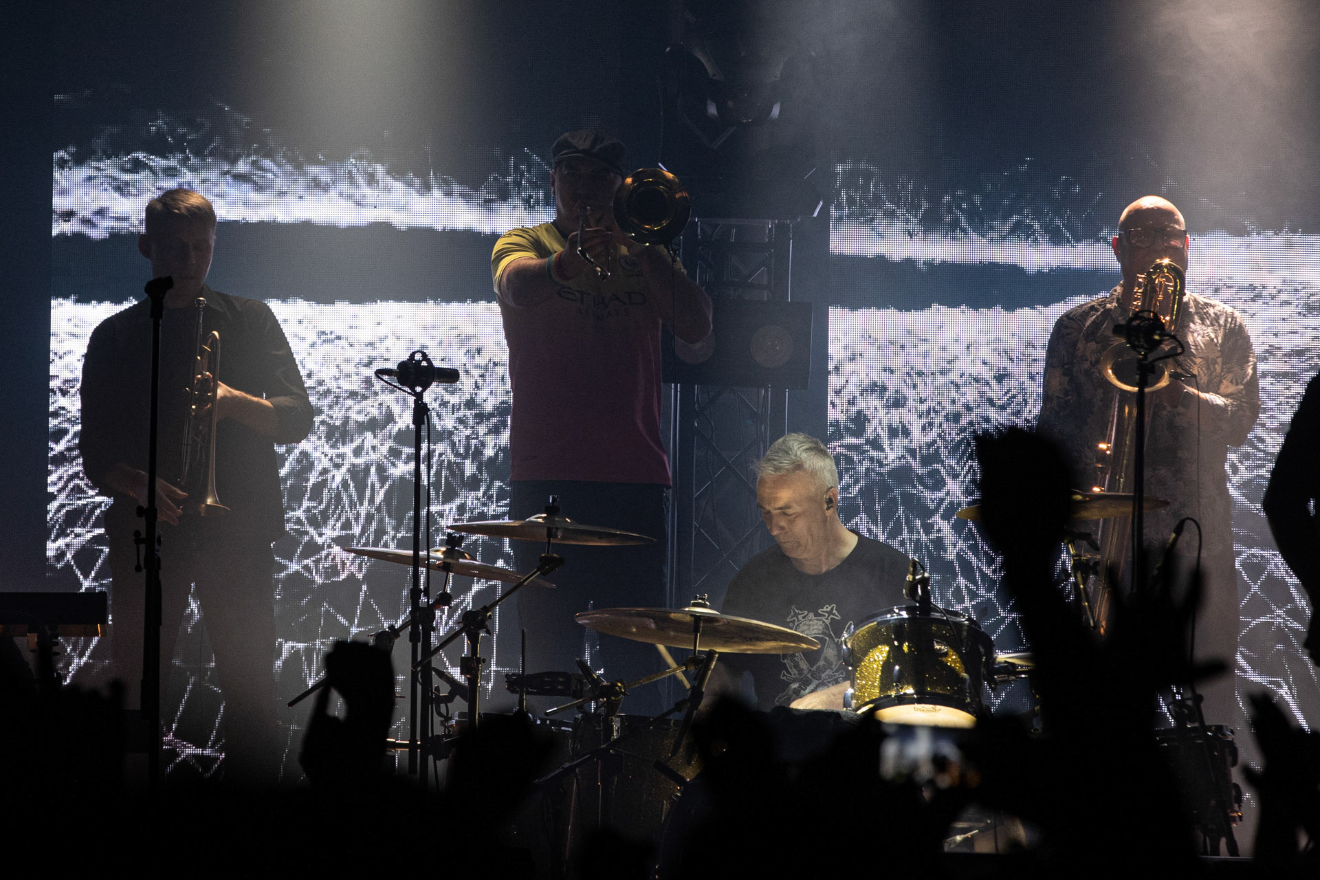 KULT - koncert Pomaranczowa Trasa 2021 - Warszawa Stodoła. 29 pazdziernika 2021. Tomasz Goehs perkusja,Janusz Zdunek trabka,Mariusz Godzina saksofony,Jarosław Wazny puzon,Jan ”Janusz” Staszewski wokal,Rock, rock progresywny, rock alternatywny, punk, nowa fala, polski rock.fot. Andrzej kaziq Wasilkiewicz/Reporter