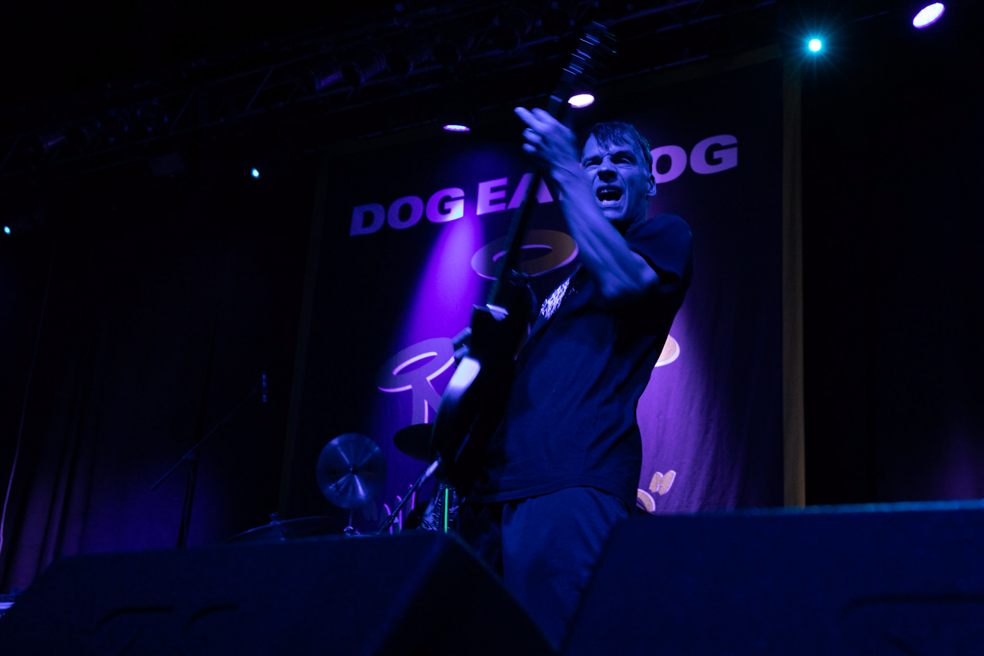 Dog Eat Dog - USA - hardcore, punkrock, rap, metal, hip hop,reggae, soul, funk,
Dave Neabore (bass), 
John Connor (vocals), 
Brandon Finley (drums) 
Roger Hämmerli (guitar)
Bozez (sax & beer)
koncert w Warszawskiej Progresji w ramach trasy 25 lat All Boro Kings zespołu Dog Eat Dog.
fot. Andrzej Wasilkiewicz/Reporter