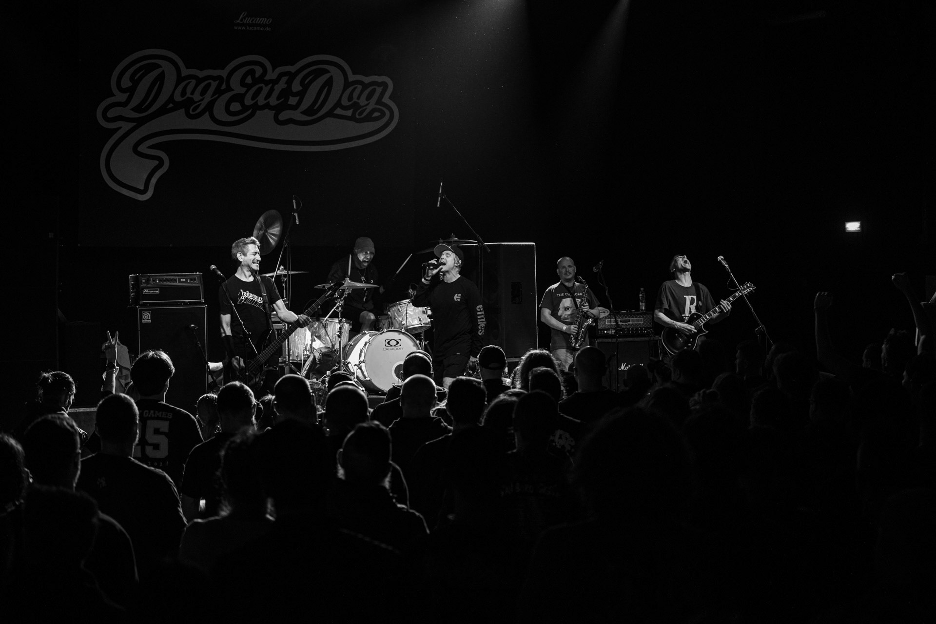 30.11.2021 koncert Dog Eat Dog - USA - hardcore, punkrock, rap, metal, hip hop, reggae, soul, funk,n/z Dave Neabore (bass), n/z John Connor (vocals), n/z Brandon Finley (drums), n/z Roger Hammerli (guitar),n/z Bozez (sax &amp; beer),koncert Warszawa, Progresja 25 lat albumu Play Games -  Dog Eat Dog.fot. Andrzej Wasilkiewicz/Reporter