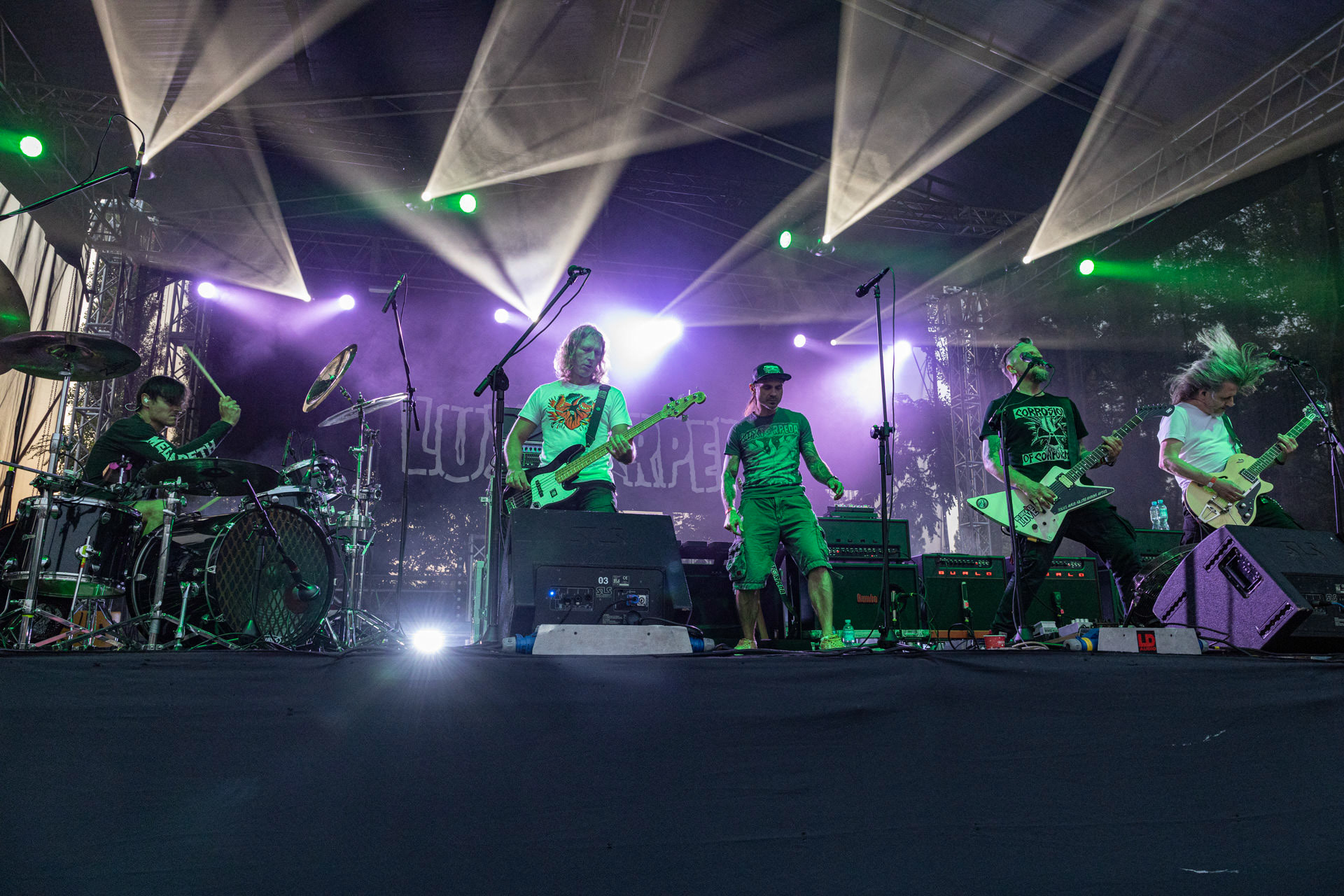 Koncert Luxtorpeda 10 urodziny. Warszawa Progresja.Gramy do Woli.n/z.Robert „Litza” Friedrich – gitara, wokal,n/z.Przemysław „Hans” Frencel – wokal, rapn/z.Robert „Drężmak” Drężek – gitaran/z.Krzysztof „Kmieta” Kmiecik – gitara basowan/z.Tomasz „Krzyżyk” Krzyżaniak – perkusjaFot. Andrzej kaziq Wasilkiewicz/Reporter