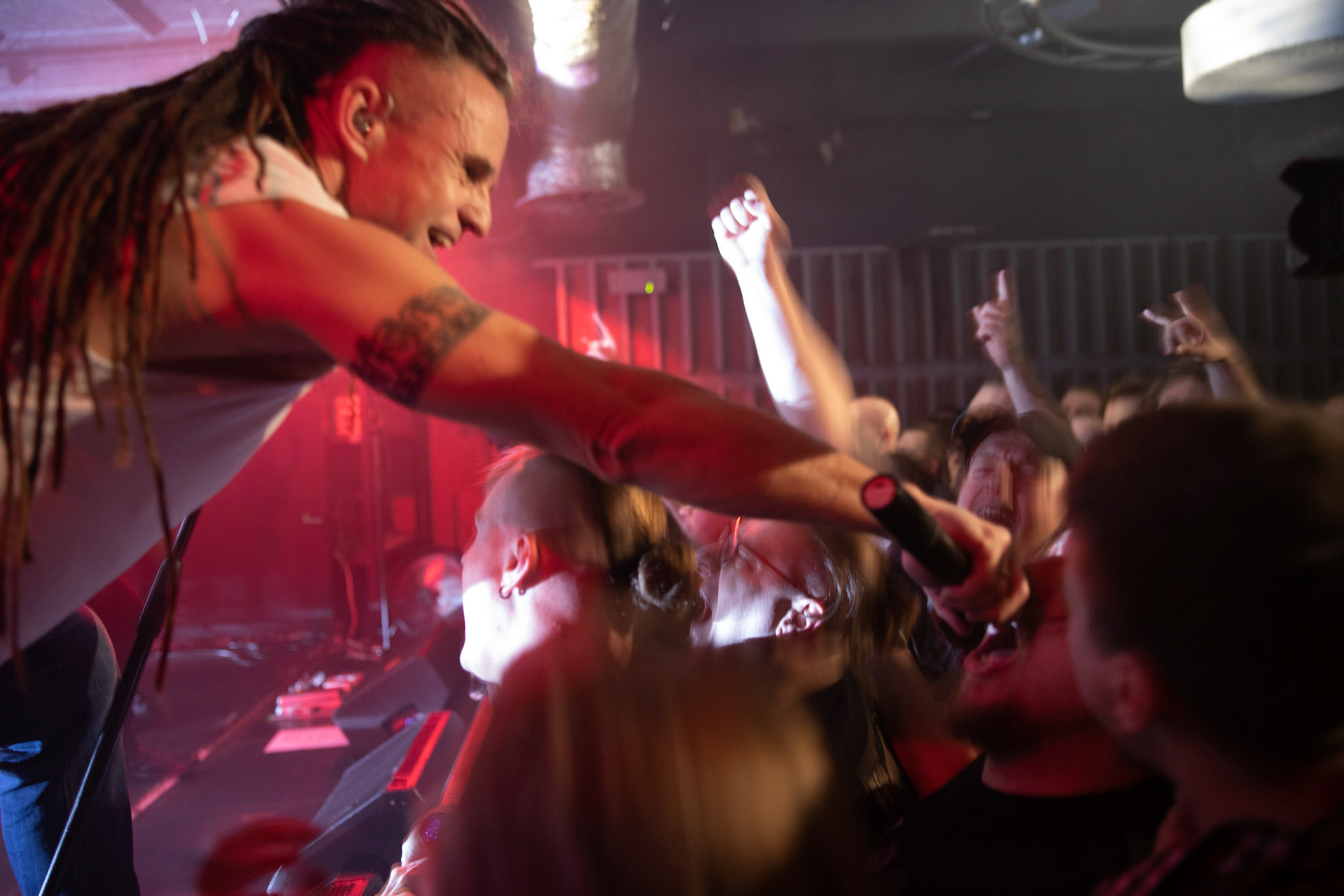 BLACK RIVER – rock, metal, punk, super grupa muzyków BEHEMOTH, DIMMU BORGIR, ROOTWATER, GEISHA GONER, HUNTER, VESANIA, NEOLITHIC.

Maciej Taff – wokal
Piotr „Kay” Wtulich – gitara
Artur „Art” Kempa – gitara
Tomasz „Orion” Wróblewski – bass
Dariusz „Daray” Brzozowski – perkusja
agencja Winiarybookings 
 fot. Andrzej Wasilkiewicz/Reporter