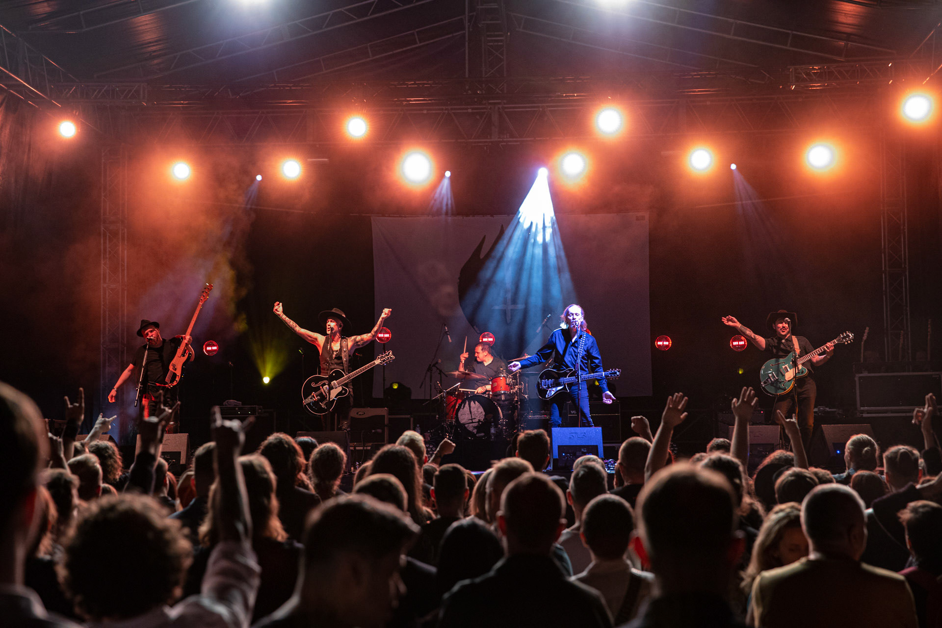 13.08.2021 koncert Me And That Man w Warszawie,Letnia scena Progresji, Gramy do Woli.n/z Adam Nergal Darski - gitara, wokal,n/z John Porter - gitara, wokal,n/z Łukasz Kumański - perkusja,n/z Matteo Bassoli - bass, wokal,n/z Sasha Boole - gitara, wokal,Fot. Andrzej Wasilkiewicz/Reporter