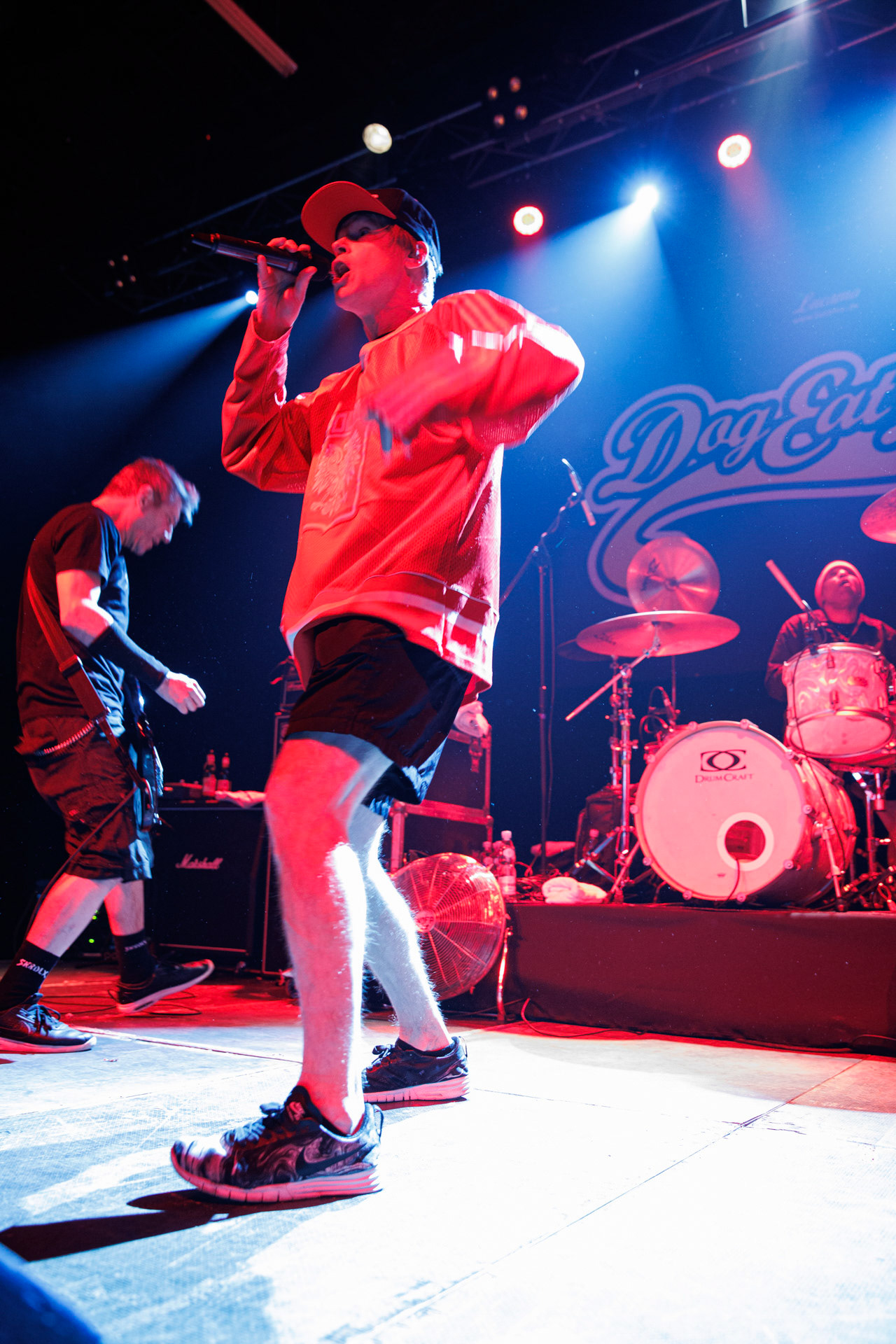 30.11.2021 koncert Dog Eat Dog - USA - hardcore, punkrock, rap, metal, hip hop, reggae, soul, funk,n/z Dave Neabore (bass), n/z John Connor (vocals), n/z Brandon Finley (drums), n/z Roger Hammerli (guitar),n/z Bozez (sax &amp; beer),koncert Warszawa, Progresja 25 lat albumu Play Games -  Dog Eat Dog.fot. Andrzej Wasilkiewicz/Reporter