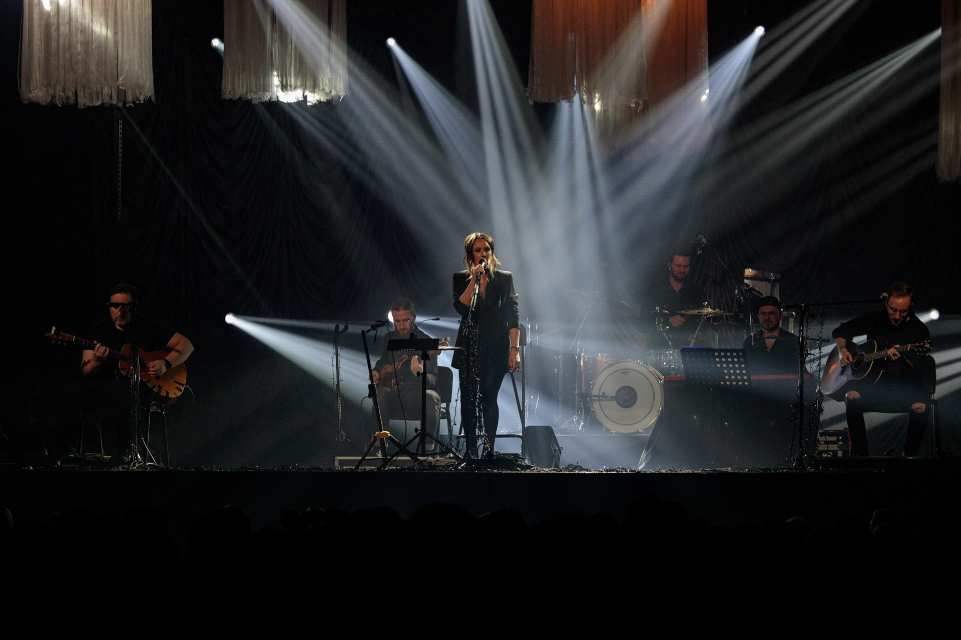 5.12.2021 Kasia Kowalska akustycznie w Klubie Stodola.n/z Kasia Kowalska - wokal,n/z Jerzy Runowski - gitara,n/z Pawel Grudniak - bass,n/z Marcin Karel - gitara,n/z Barek Pawlus - perkusja,Rock, rock progresywny, rock alternatywny, polski rock, pop-rock.fot. Andrzej Wasilkiewicz/Reporter