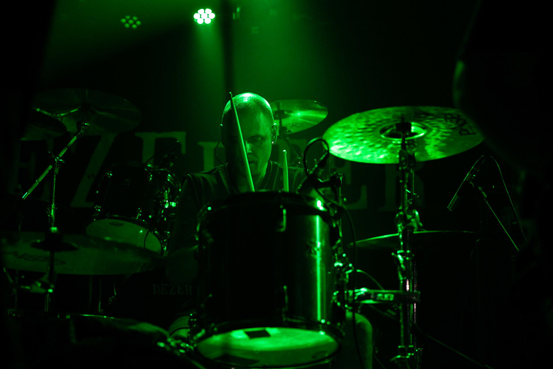 8.12.2018r 1125 koncert Proxima, Rafał „Wróbel” Wróblewski – wokal
Krzysztof „Sokół” Sokołowski – perkusja
Dawid Gappa – gitara basowa
Szymon „Laluś” Wolny – gitara elektryczna
Adam „Ady” Wacyk – gitara elektryczna fot. Andrzej Wasilkiewicz/Reporter