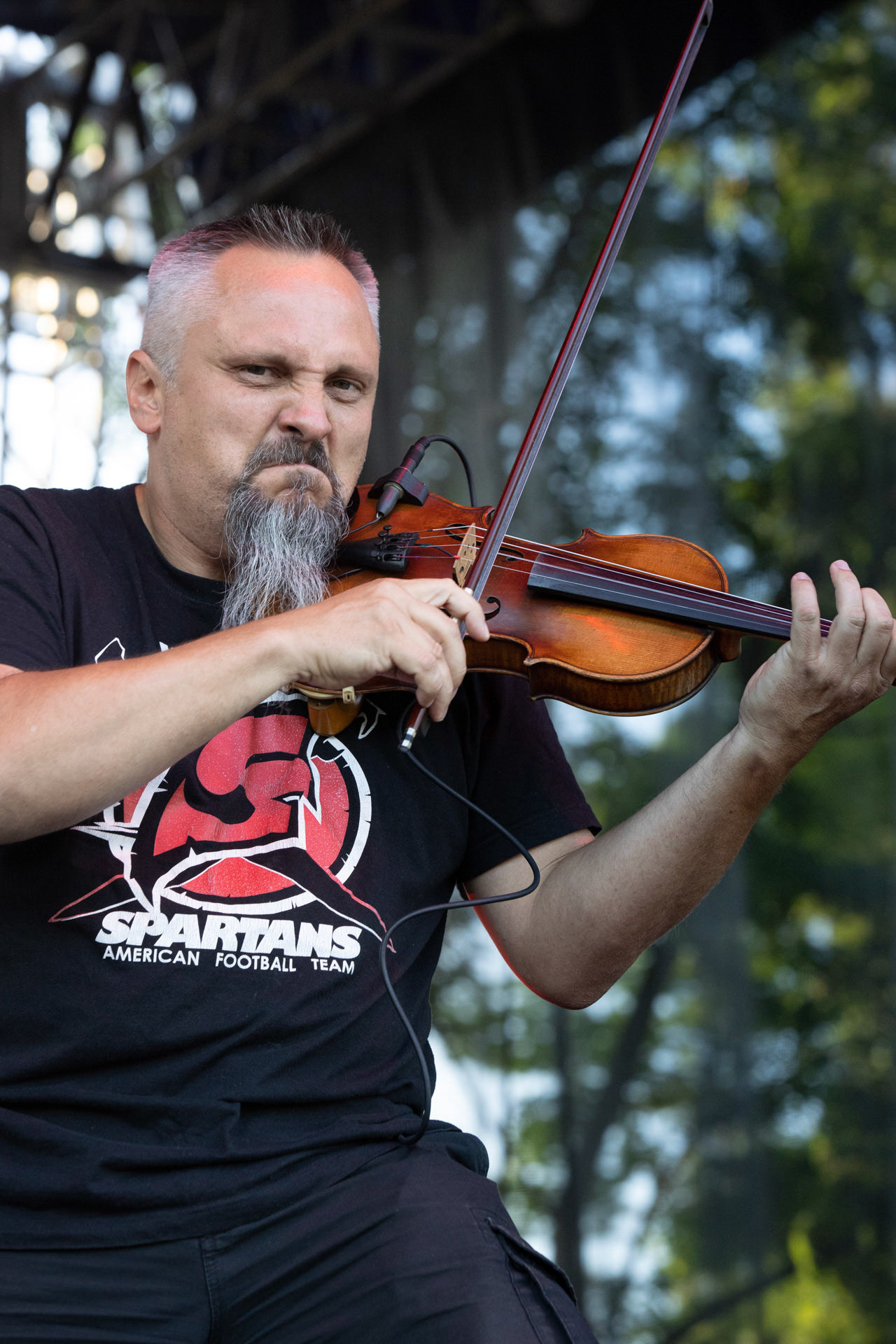 Hunter - postpandemoniczny koncert z okazji XXXV-lecia.Progresja - Gramy do Woli, Warszawa.Michał „Jelonek” Jelonek – skrzypce, fot. Andrzej Wasilkiewicz/Reporter