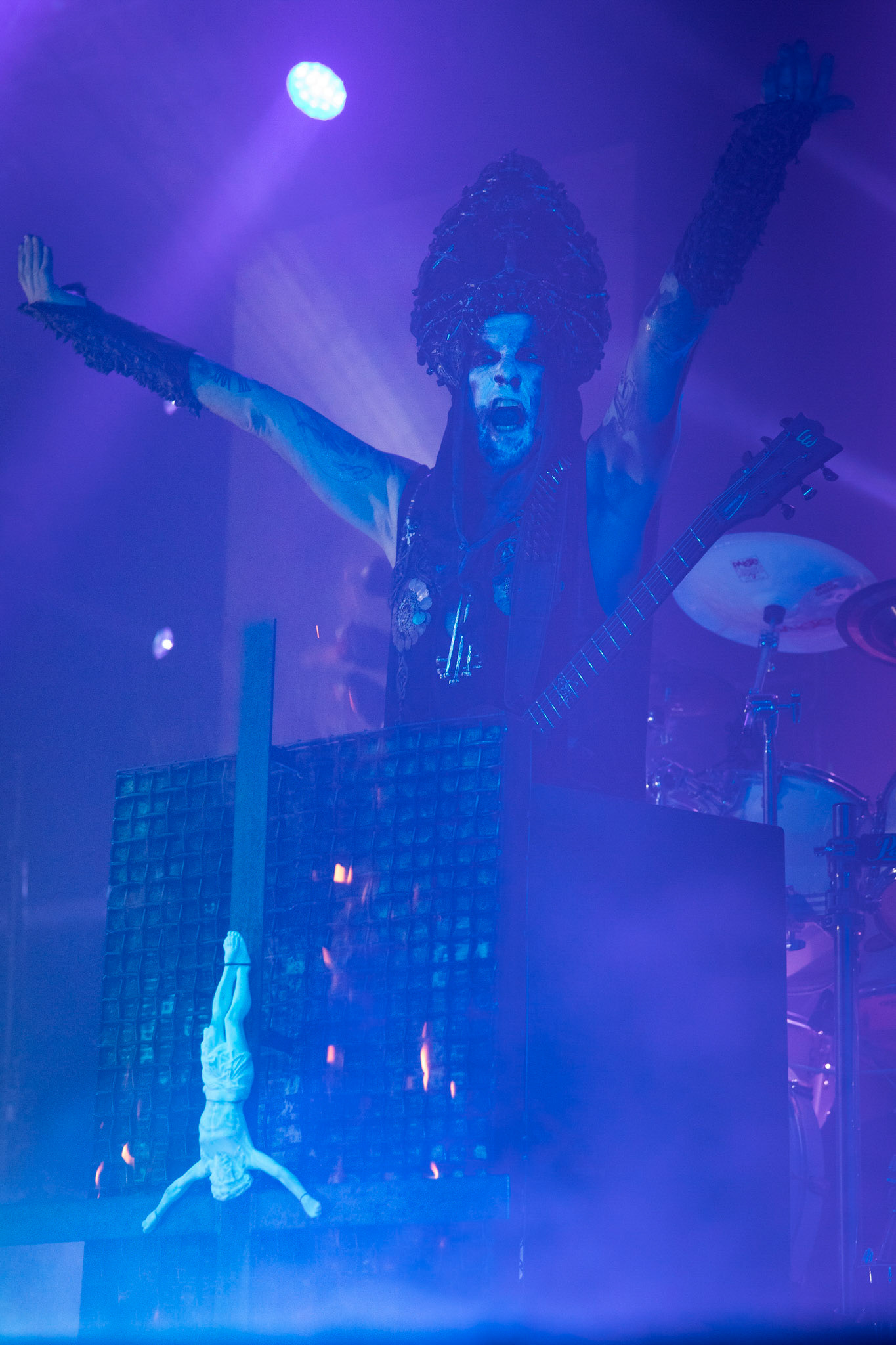 Nergal i płonący krzyż, BEHEMOTH - Polska - death metal, black metal
Adam NERGAL Darski -  Guitars,
INFERNO - Drums ov Annihilation and Artillery,
ORION - Bass Guitars,
SETH -  Lead Guitars,
koncert w Warszawskiej Progresji w ramach trasy Ecclesia Diabolica Baltica.
fot. Andrzej Wasilkiewicz/Reporter