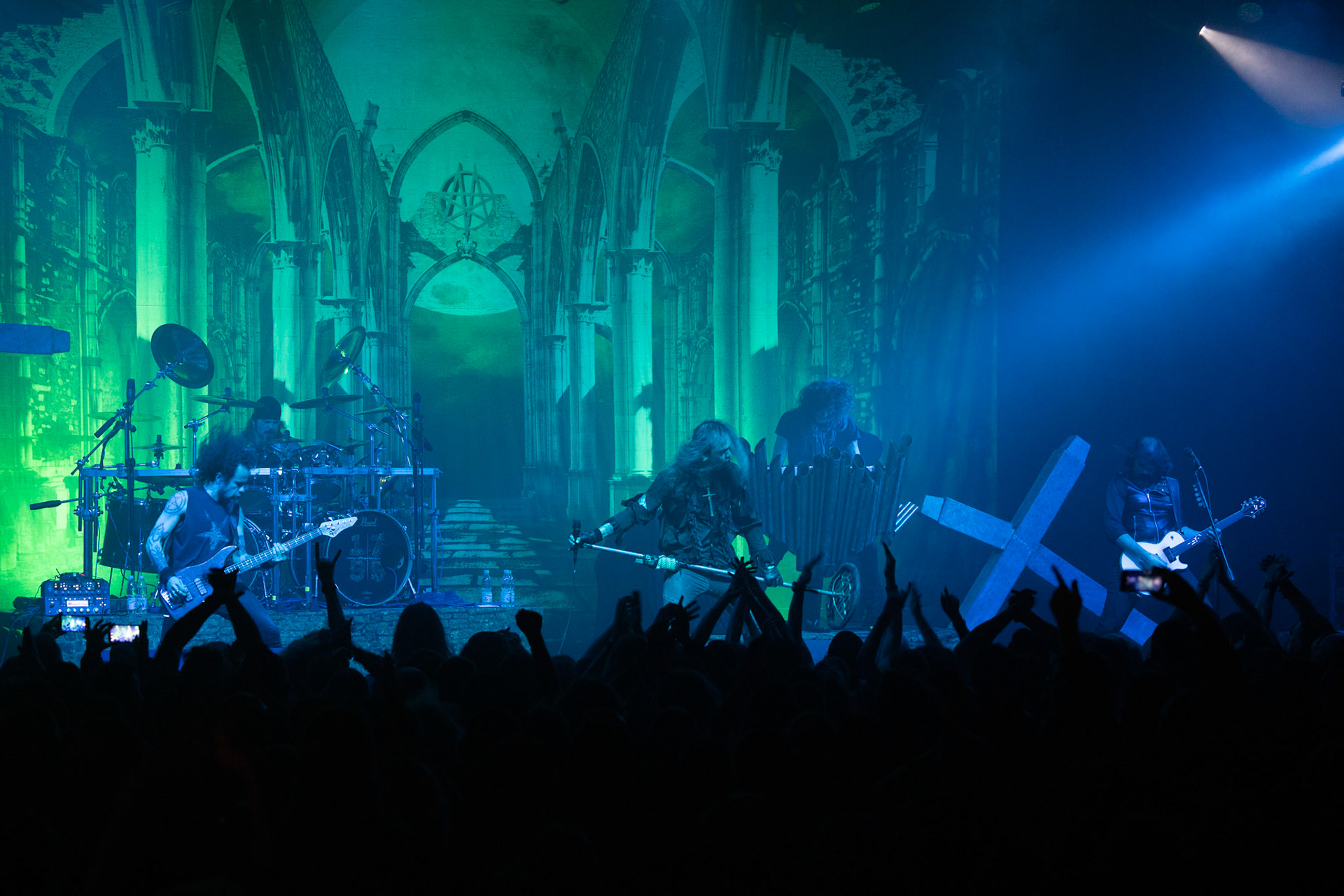 25.11.2019 Warszawa Klub Progresja Europejska Trasa Moonspell z Rotting Christ 2019
koncert Moonspell
N/z Fernando Langsuyar Ribeiro wokal  
N/z Ricardo Amorim gitara  
N/z Pedro Passionis Paixăo instrumenty klawiszowe  
N/z Miguel Mike Gaspar perkusja  
N/z Aires Pereira gitara basowa 
fot. Andrzej Wasilkiewicz/REPORTER