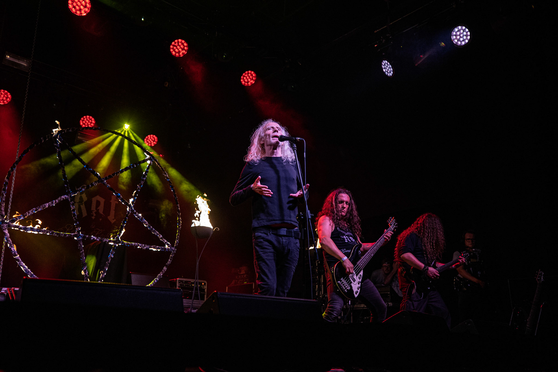 12.09.2021 - KAT i Roman Kostrzewski - koncert "Do zobaczenia w piekle" Wroclaw, Centrum Koncertowe A2.  Roman Kostrzewski – wokalJacek Nowak – perkusjaKrzysztof Pistelok – gitaraJacek Hiro – gitaraMichal Laksa – basGościnnie: Adam „Nergal” Darski (Behemoth)Piotr „Peter” Wiwczarek (Vader),Tomasz „Titus” Pukacki (Acid Drinkers)Adrian „Fred” Frelich (Dragon)Krzysztof „Fazi” Oset (ex-Kat)Piotr „Mancover” Mańkowski (Wolf Spider)Wacław „Vogg” Kiełtyka (Decapitated)Marek „Spider” Pająk (Vader)Jarek „Gronos” Gronowski (Dragon, ex-Kat)Paweł „Baitel” Pasek (Decapitated) Piotr Radecki (ex-Kat &amp; Roman Kostrzewski)fot. Andrzej kaziq Wasilkiewicz