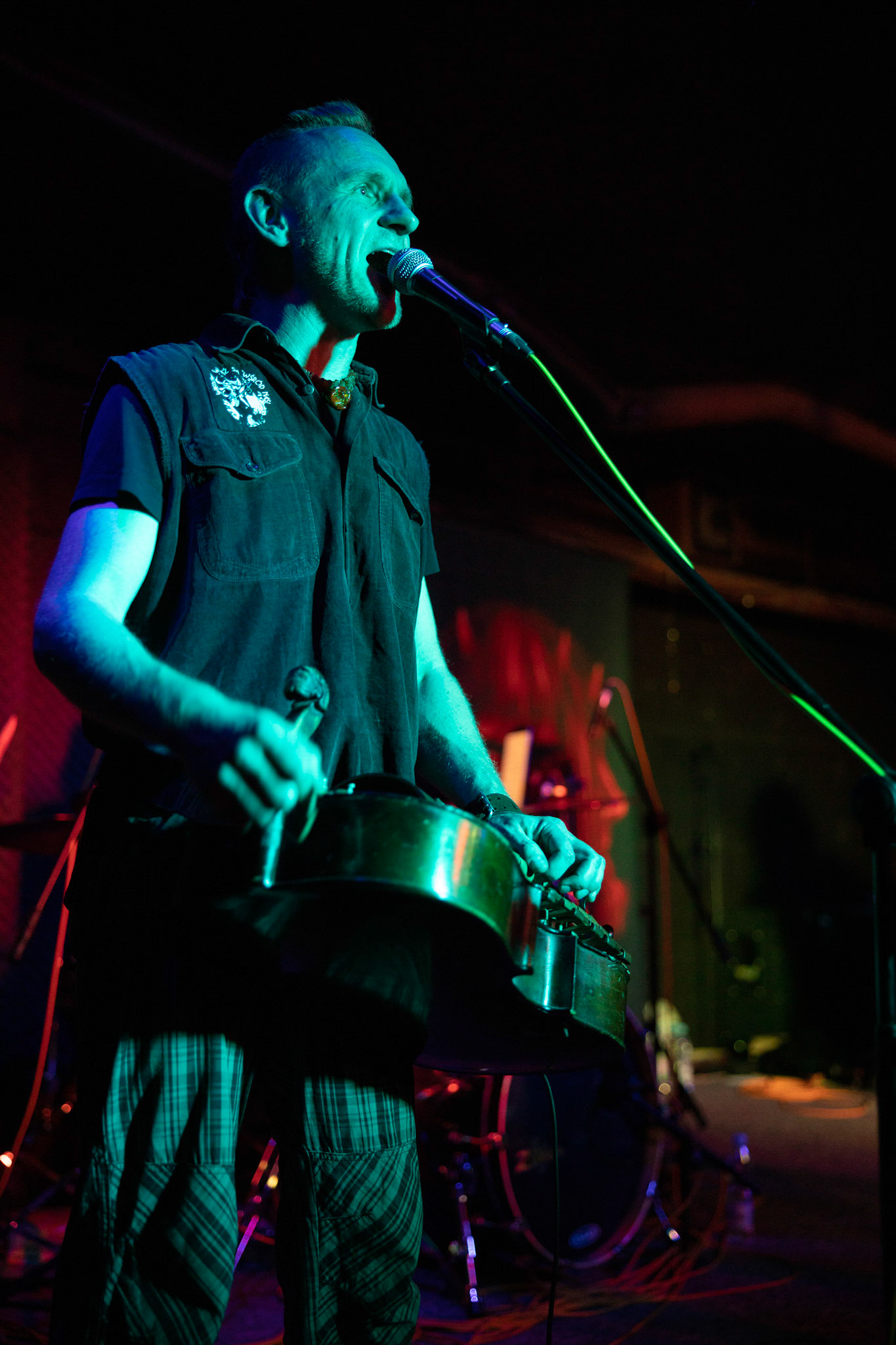 Żywiołak - biometal, folk, ethno sound,
Robert Jaworski - fidel renesansowa, wokal, lira korbowa,
Kamil Strzyżewski - gitara basowa, lutnia,
Wiktoria Kwiatkowska - śpiew, 
Zuza Ciszewska - śpiew, skrzypce,
Michał Lange - perkusja,
Szyszka Leśna - skrzypce ,wokal wspomagający,
Warszawa, klub Potok Drugi Dom Ludzi Rocka,
fot. Andrzej kaziq Wasilkiewicz