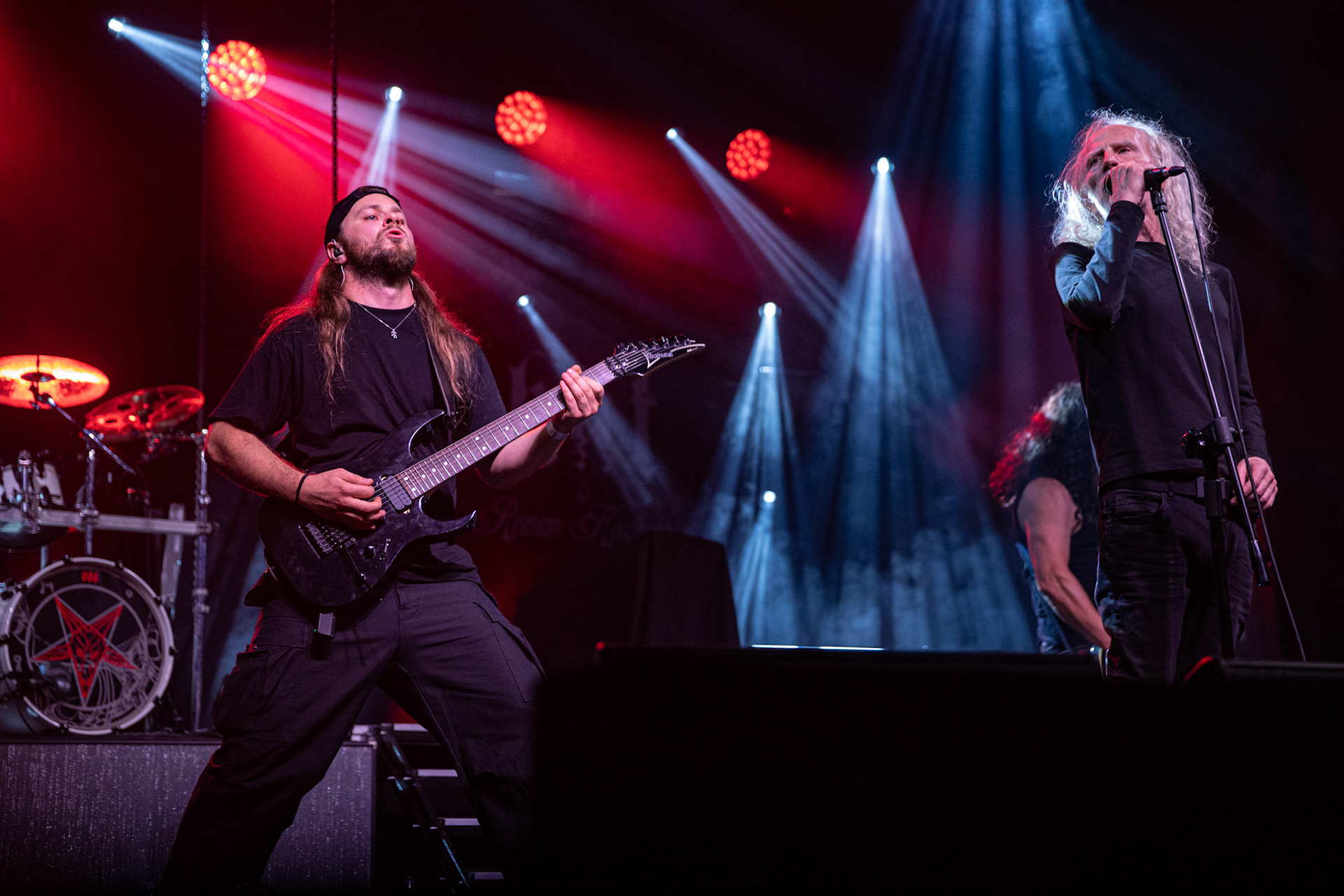 12.09.2021 - KAT i Roman Kostrzewski - koncert "Do zobaczenia w piekle" Wroclaw, Centrum Koncertowe A2.  Roman Kostrzewski – wokalJacek Nowak – perkusjaKrzysztof Pistelok – gitaraJacek Hiro – gitaraMichal Laksa – basGościnnie: Adam „Nergal” Darski (Behemoth)Piotr „Peter” Wiwczarek (Vader),Tomasz „Titus” Pukacki (Acid Drinkers)Adrian „Fred” Frelich (Dragon)Krzysztof „Fazi” Oset (ex-Kat)Piotr „Mancover” Mańkowski (Wolf Spider)Wacław „Vogg” Kiełtyka (Decapitated)Marek „Spider” Pająk (Vader)Jarek „Gronos” Gronowski (Dragon, ex-Kat)Paweł „Baitel” Pasek (Decapitated) Piotr Radecki (ex-Kat &amp; Roman Kostrzewski)fot. Andrzej kaziq Wasilkiewicz