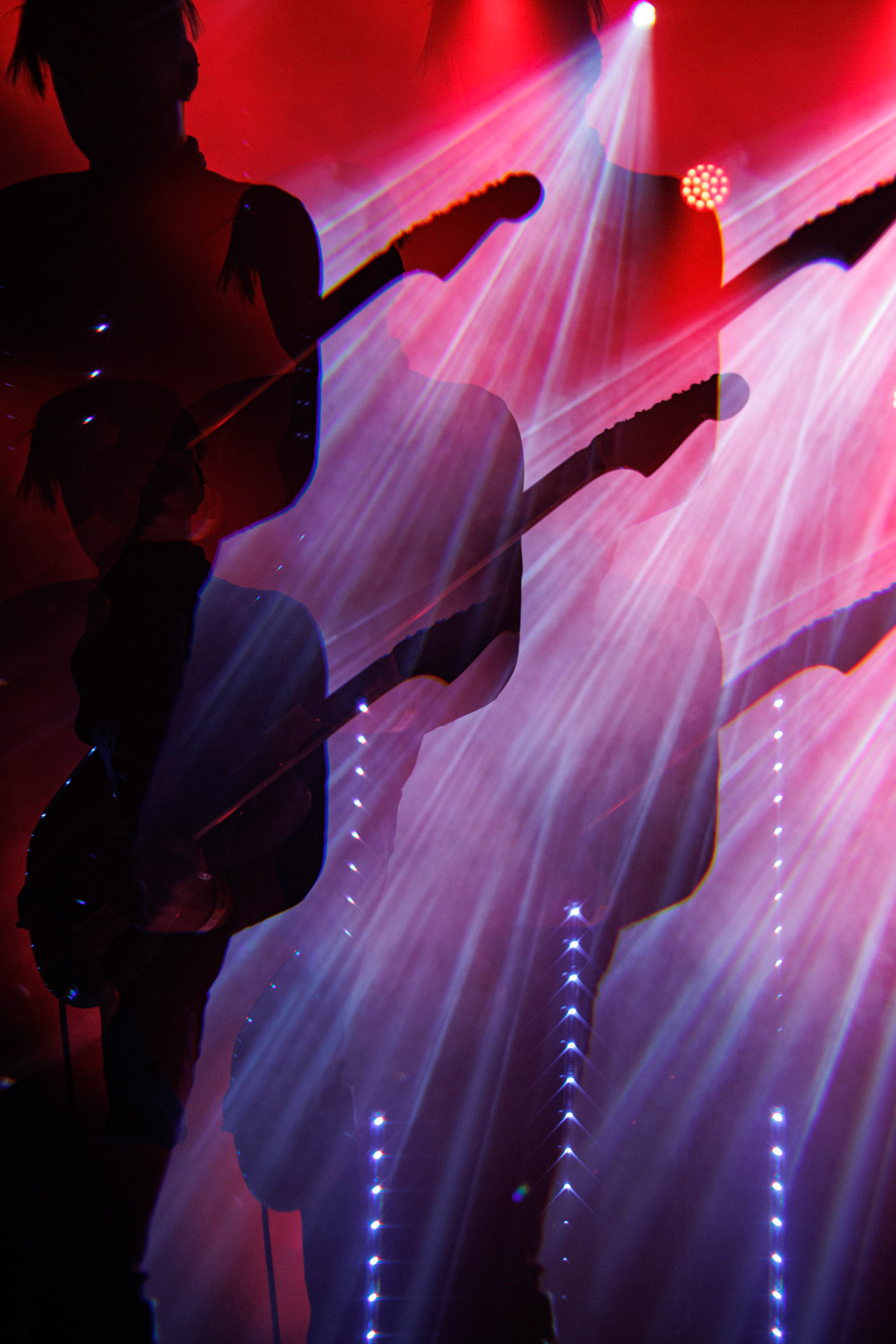 27.11.2021 TIDES FROM NEBULA koncert, Warszawa klub Progresja,Knock Out Productions, Mystic Production,Post-rock, muzyka alternatywna, progresywny rock.n/z Maciej Karbowski – gitara, instrumenty klawiszowen/z Przemek Weglowski – gitara basowan/z Tomasz Stolowski – perkusjaFot. Andrzej Wasilkiewicz/Reporter