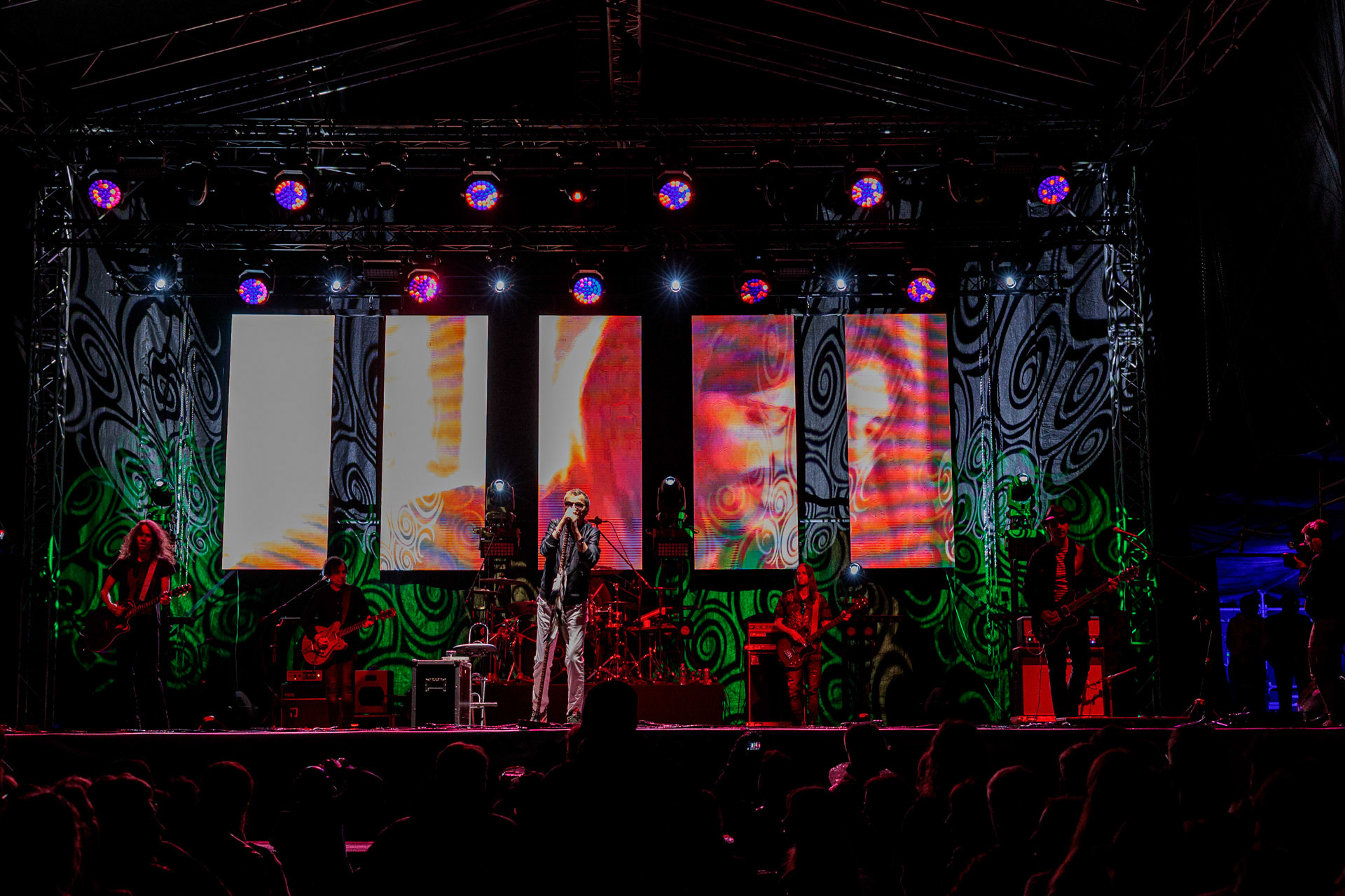 13.05.2022 Wilki Juwenalia Politechniki Warszawskiejn/z Robert Gawlinski – wokal,n/z Beniamin Gawlinski – gitara, n/z Emanuel Gawlinski – gitara basowa,n/z Mikis Cupas – gitara,n/z Maciej Gladysz – gitara,n/z Adam Kram – perkusja,rock, pop, polski rock, art rock, fot. Andrzej Wasilkiewicz/Reporter