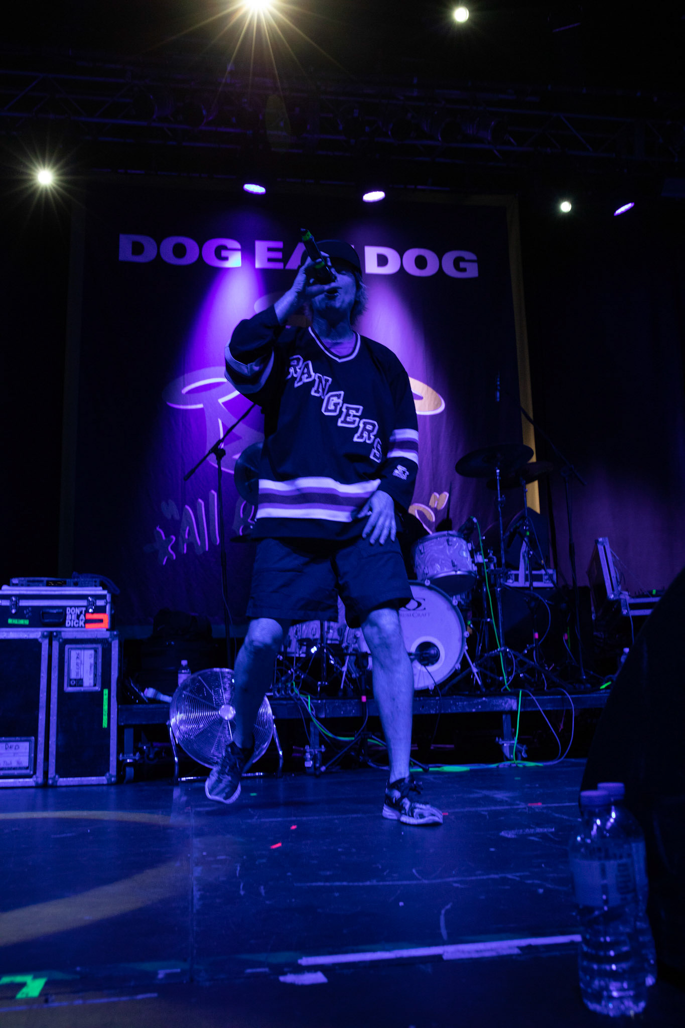 Dog Eat Dog - USA - hardcore, punkrock, rap, metal, hip hop,reggae, soul, funk,
Dave Neabore (bass), 
John Connor (vocals), 
Brandon Finley (drums) 
Roger Hämmerli (guitar)
Bozez (sax & beer)
koncert w Warszawskiej Progresji w ramach trasy 25 lat All Boro Kings zespołu Dog Eat Dog.
fot. Andrzej Wasilkiewicz/Reporter